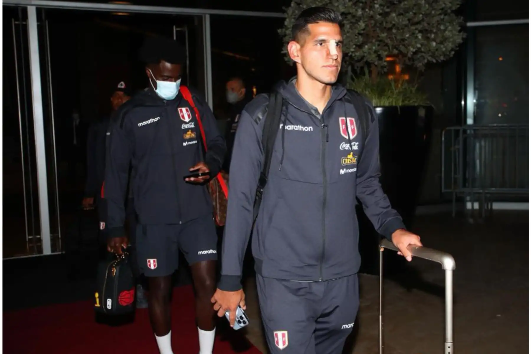 Selección peruana viaja a España para enfrentar a Nueva Zelanda en partido amistoso este 5 de junio, en la ciudad de Barcelona, con miras al repechaje. Luis Abram abandona el hotel de concentración. Foto: FPF