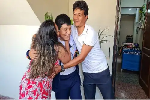 “Me gustaría estudiar en el extranjero para seguir superándome, para ayudar y representar a mi país, difundiendo mis costumbres, demostrando mis cualidades y logrando la profesión que quiero”,, manifestó Junior Rubio.