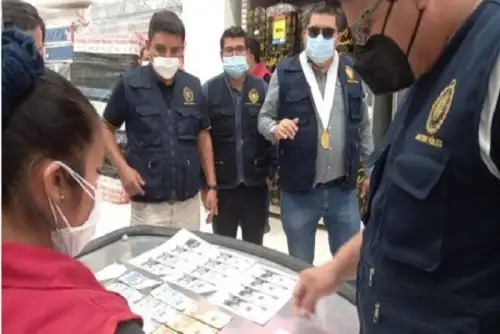 El detenido es investigado por el presunto delito de tráfico de influencias y patrocinio indebido.