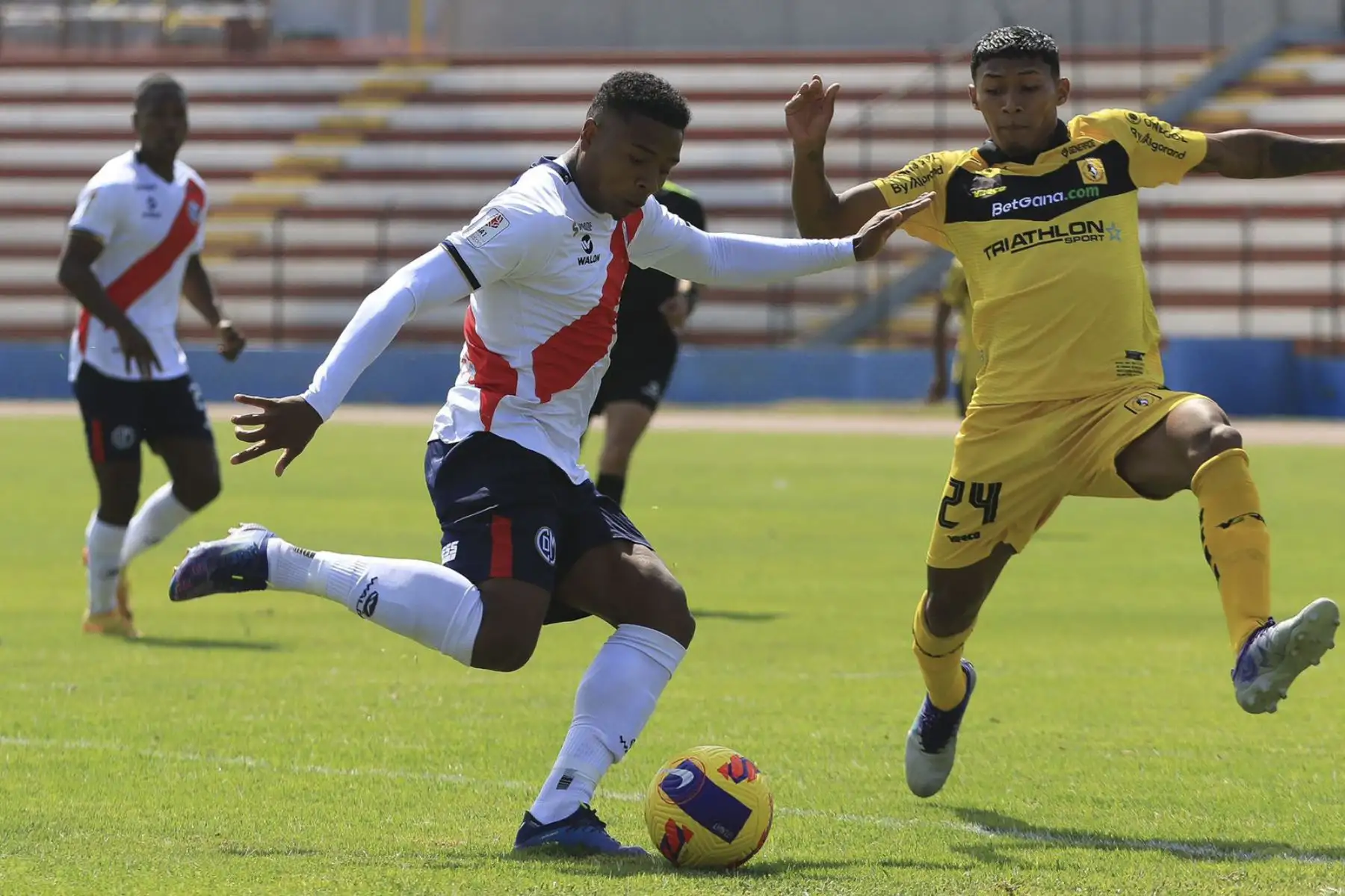Deportivo Municipal derrotó 2 a 0 al AD Cantolao en un partido por la  fecha 16 del Torneo Apertura 2022 de la Liga 1 en el Estadio Miguel Grau del Callao. Con goles de Adrián Ascues y Renato Espinoza, los ediles superaron a los chalacos. Foto: Liga 1