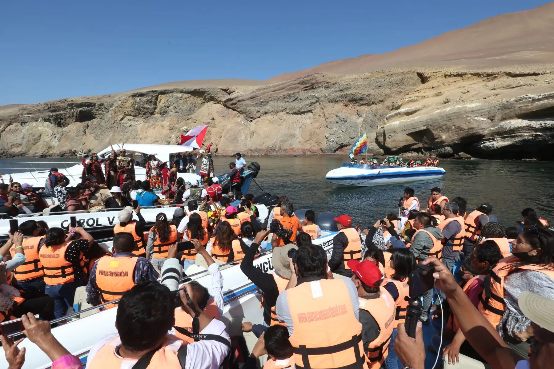 Así se desarrolló la XV escenificación del Yakumama 2022 en Paracas, la ofrenda y canto al mar sagrado de Paracas recordando la fiesta que antiguamente realizaban nuestros antepasados incas en la cual se adoraba al Sol, la Tierra, la Luna y el mar. Foto: ANDINA/Eddy Ramos