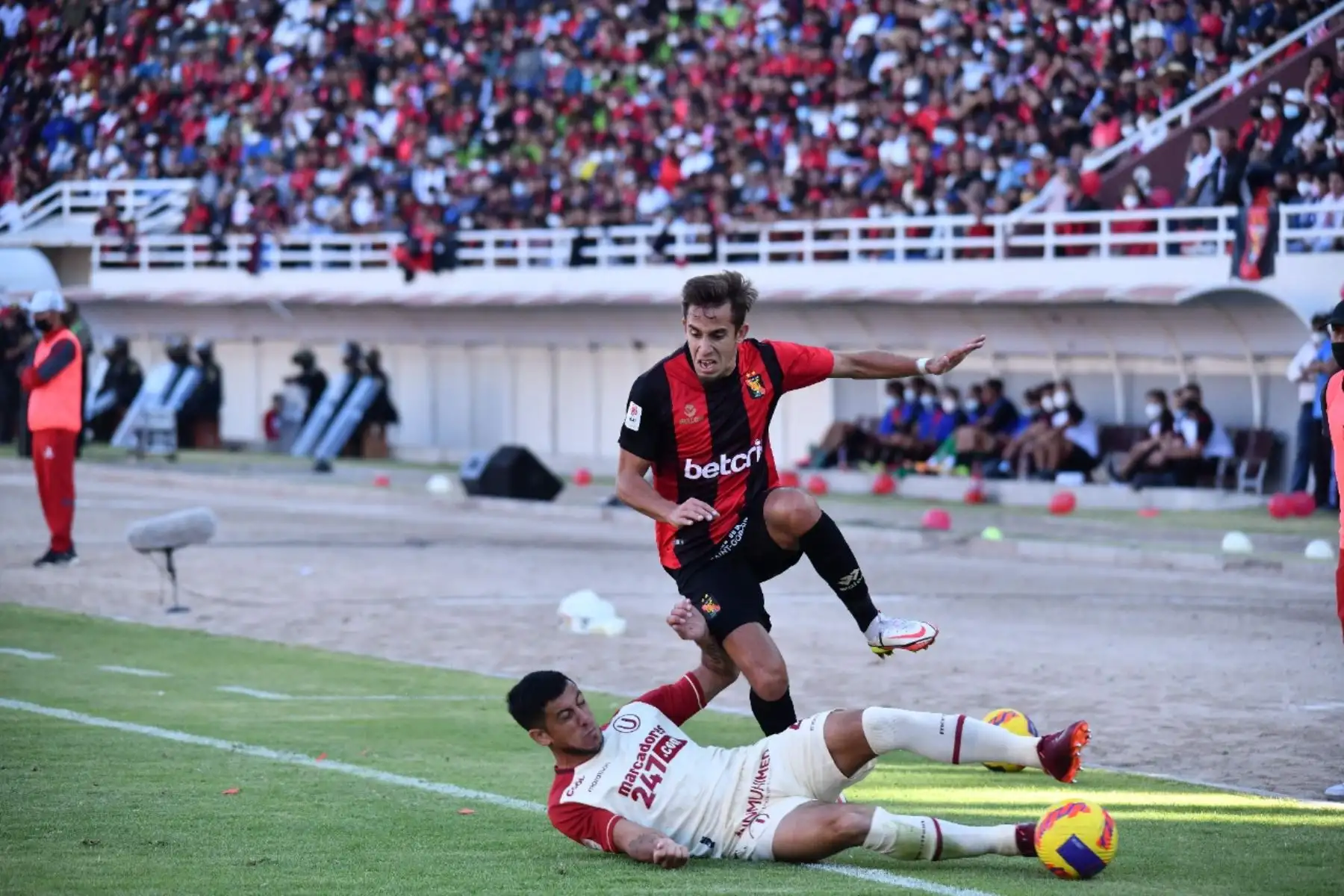Universitario choca ante Melgar por la fecha 16 de la Liga 1, en el estadio de la UNSA, en Arequipa. Foto: Cortesía Diego Ramos