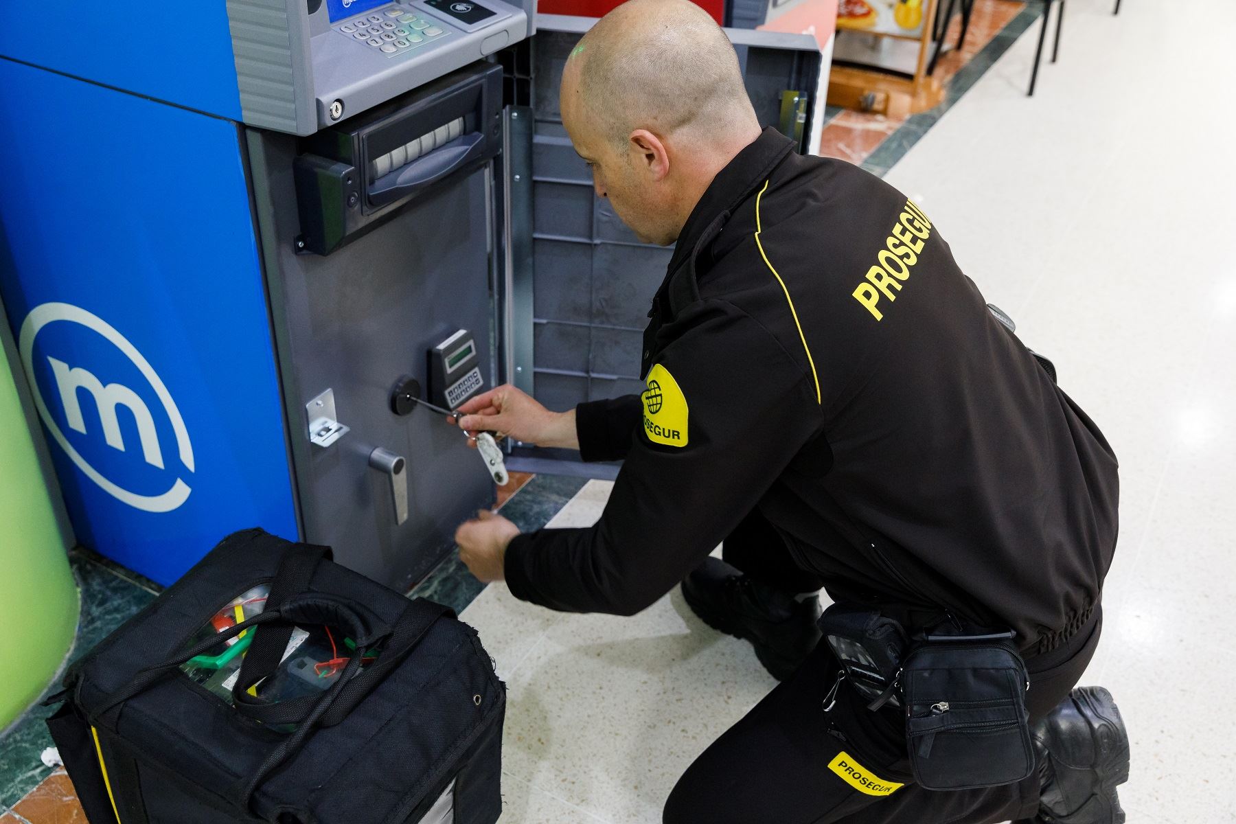 Cinco consejos de seguridad para prevenir robos en cajeros automáticos