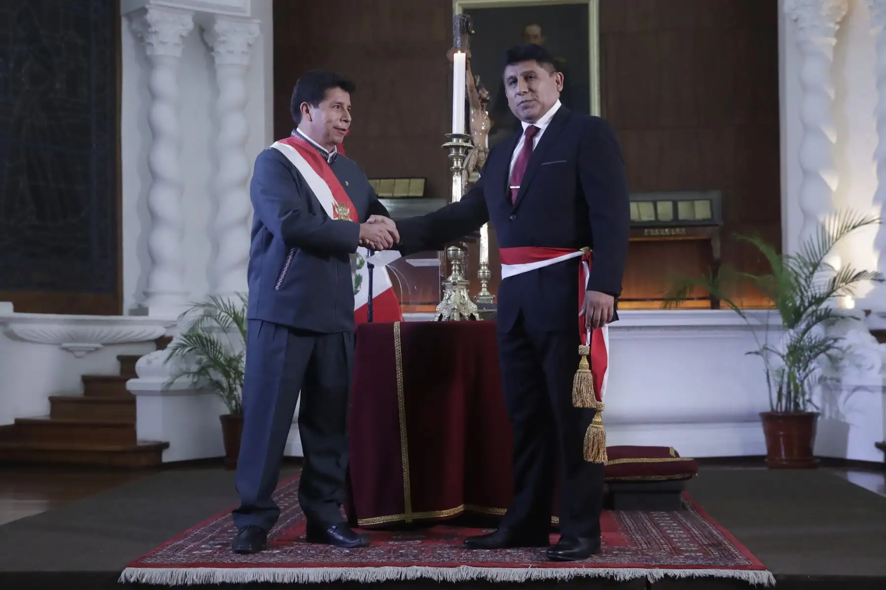 El presidente de la República, Pedro Castillo, toma juramento a Juan Ramón Lira Loayza, como ministro de Trabajo y Promoción del Empleo, en Palacio de Gobierno. Foto: ANDINA/Prensa Presidencia