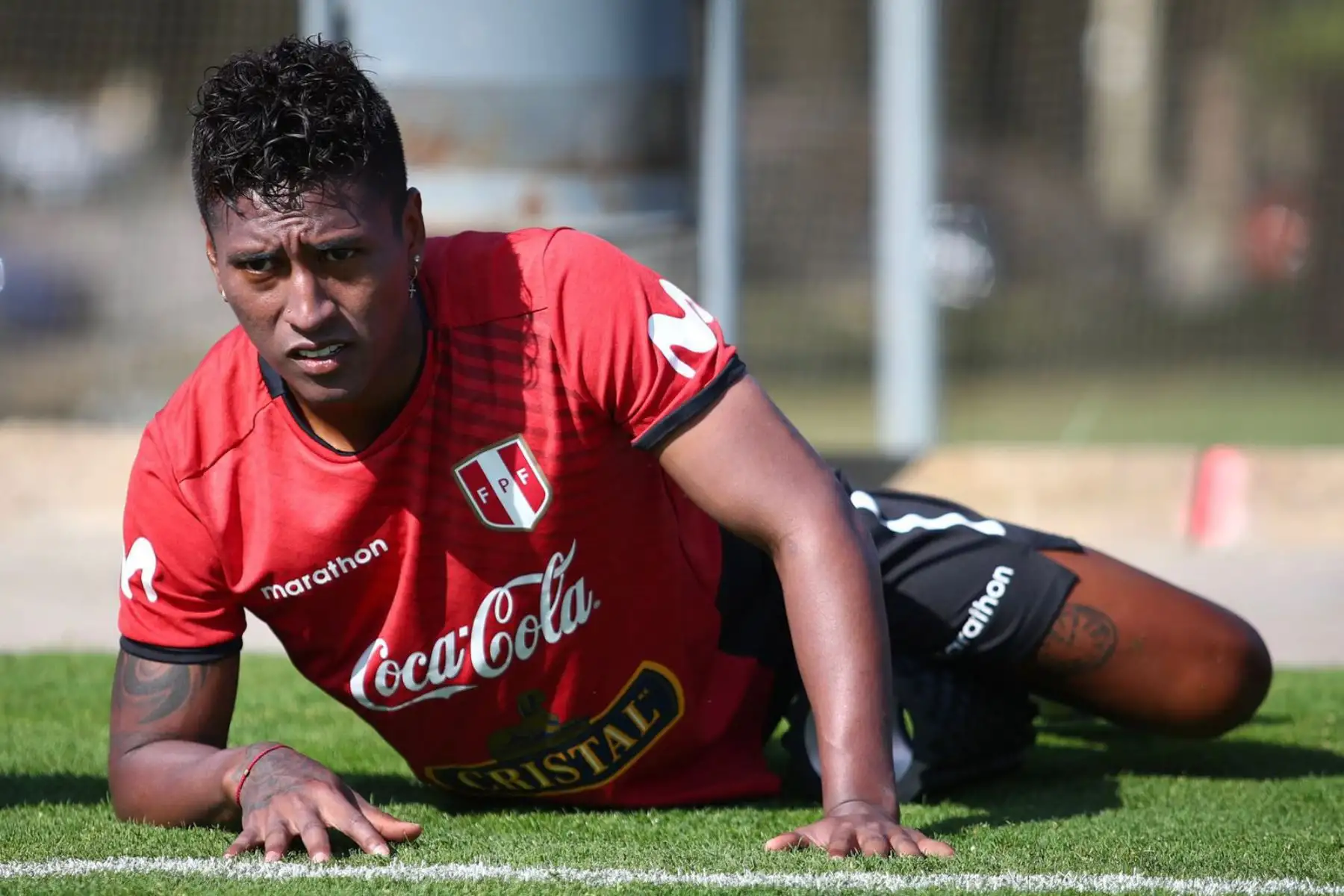 Futbolista Pedro Aquino de la selección peruana, durante el primer entrenamiento en el Centro de Alto Rendimiento Deportivo de San Cugat, en Barcelona. Foto: FPF