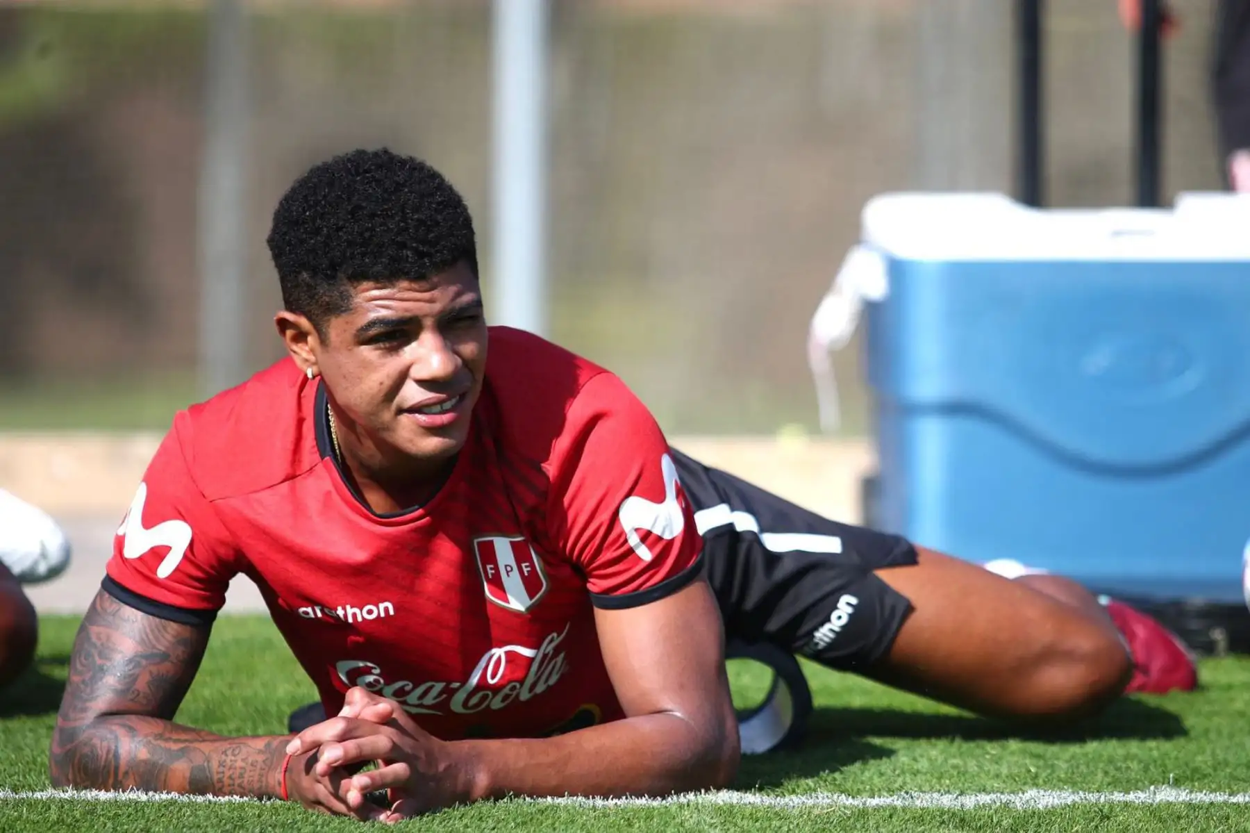 Futbolista Wilder Cartagena de la selección peruana, durante el primer entrenamiento en el Centro de Alto Rendimiento Deportivo de San Cugat, en Barcelona. Foto: FPF