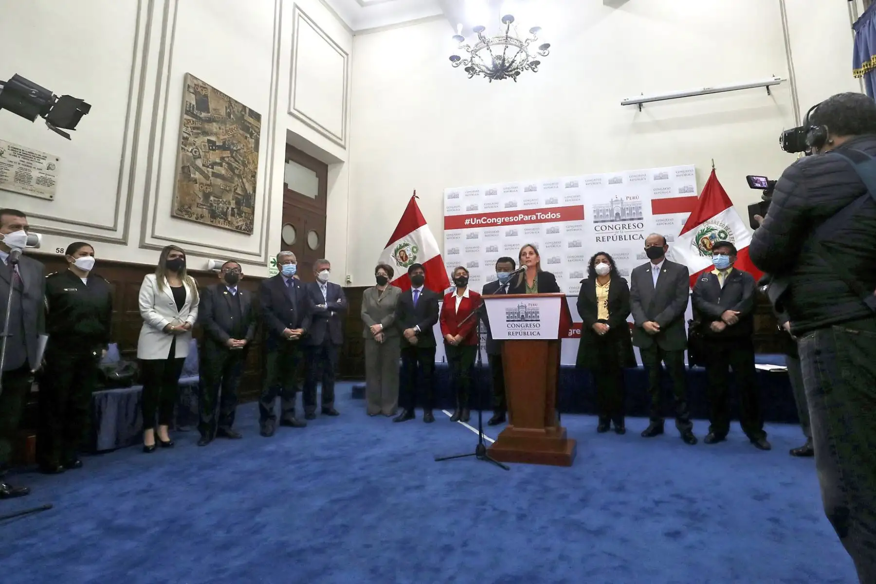 La presidenta del Congreso, María del Carmen Alva, participa de la reapertura de la Sala de Cronistas Parlamentarios y Héroes de la Democracia. Foto: Congreso