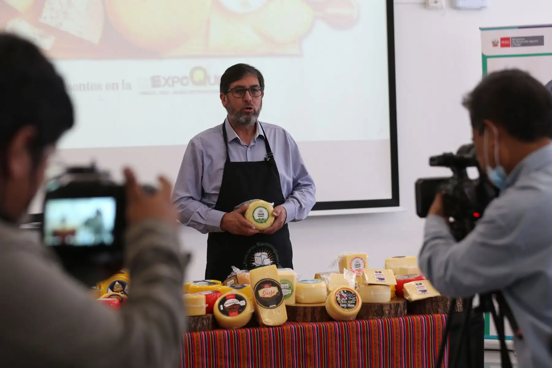 Sierra y Selva Exportadora presenta a la delegación de productores de quesos que participará en el concurso internacional Expo Queso Brasil 2022, que se realizará del 02 al 05 de junio. En la imagen Julio Coronel Gamonal, gerente general de Lácteos Conga de Chota en la región  Cajamarca. 
Foto: ANDINA/Eddy Ramos