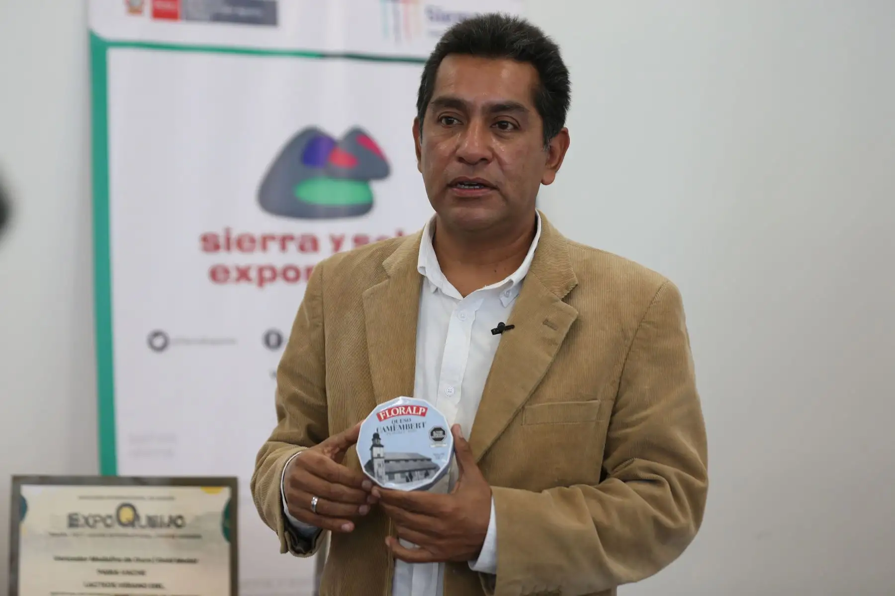 Sierra y Selva Exportadora presentará a la delegación de productores de quesos que participará en el concurso internacional Expo Queso Brasil 2022.
Se enviarán 42 muestras de quesos (andino, paria, tipo suizo, edam, gouda y parmesano) de productores de las regiones de Ayacucho, Cajamarca, Arequipa, La Libertad, Puno, Junín y Paso. 
Foto: ANDINA/Eddy Ramos