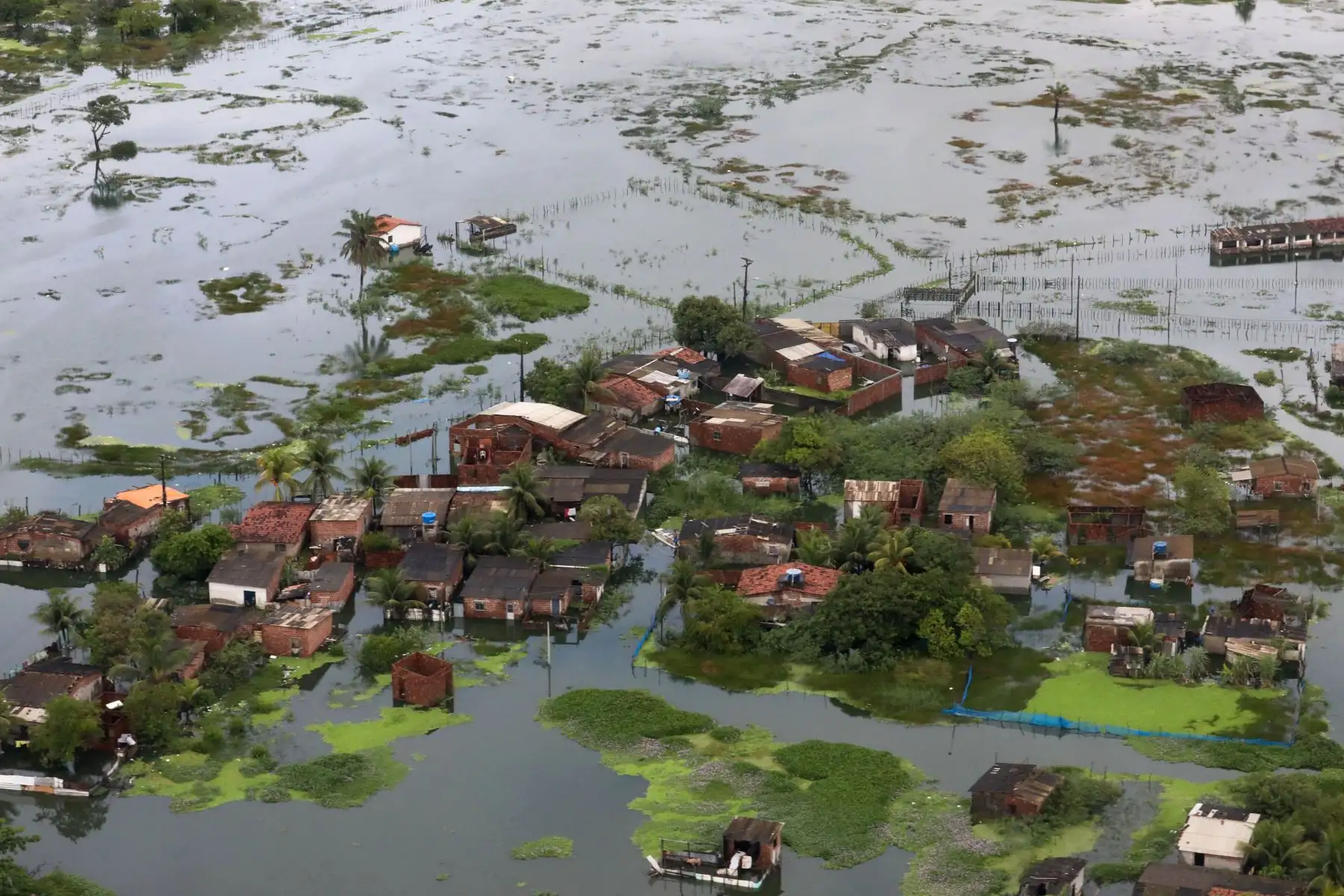 Vista aérea de un área de Recife, en el estado de Pernambuco, Brasil, que fue afectada por inundaciones causadas por fuertes lluvias en la última semana, el 30 de mayo de 2022. 
Foto: Presidencia de Brasil/AFP