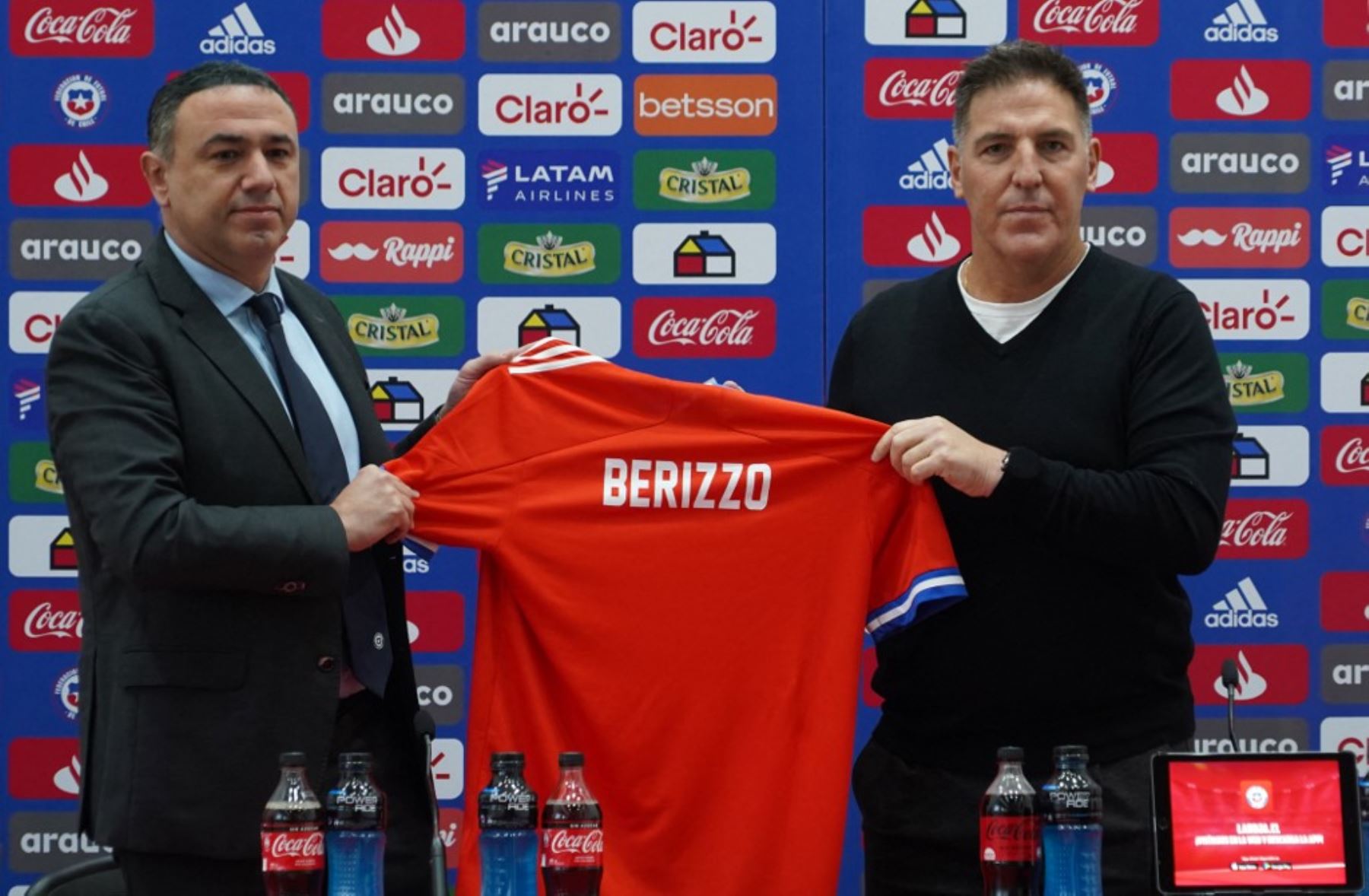 Eduardo Berizzo pidió compromiso y esfuerzo para enderezar al fútbol chileno