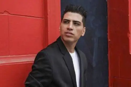 El cantante John Kelvin no respetó la orden de restricción judicial a favor de Dalia Duran Gómez, su esposa y madre de sus hijos. INTERNET/Medios