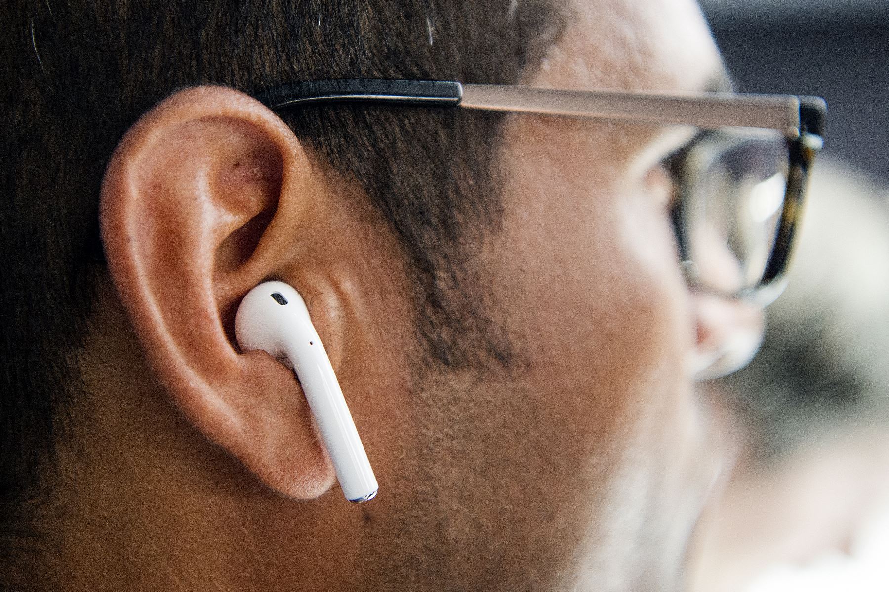 La demanda contra Apple en Estados Unidos partió de una pareja de Texas que alegó que su hijo, actualmente con 14 años, sufrió una lesión en la audición al usar los dispositivos. Foto: AFP