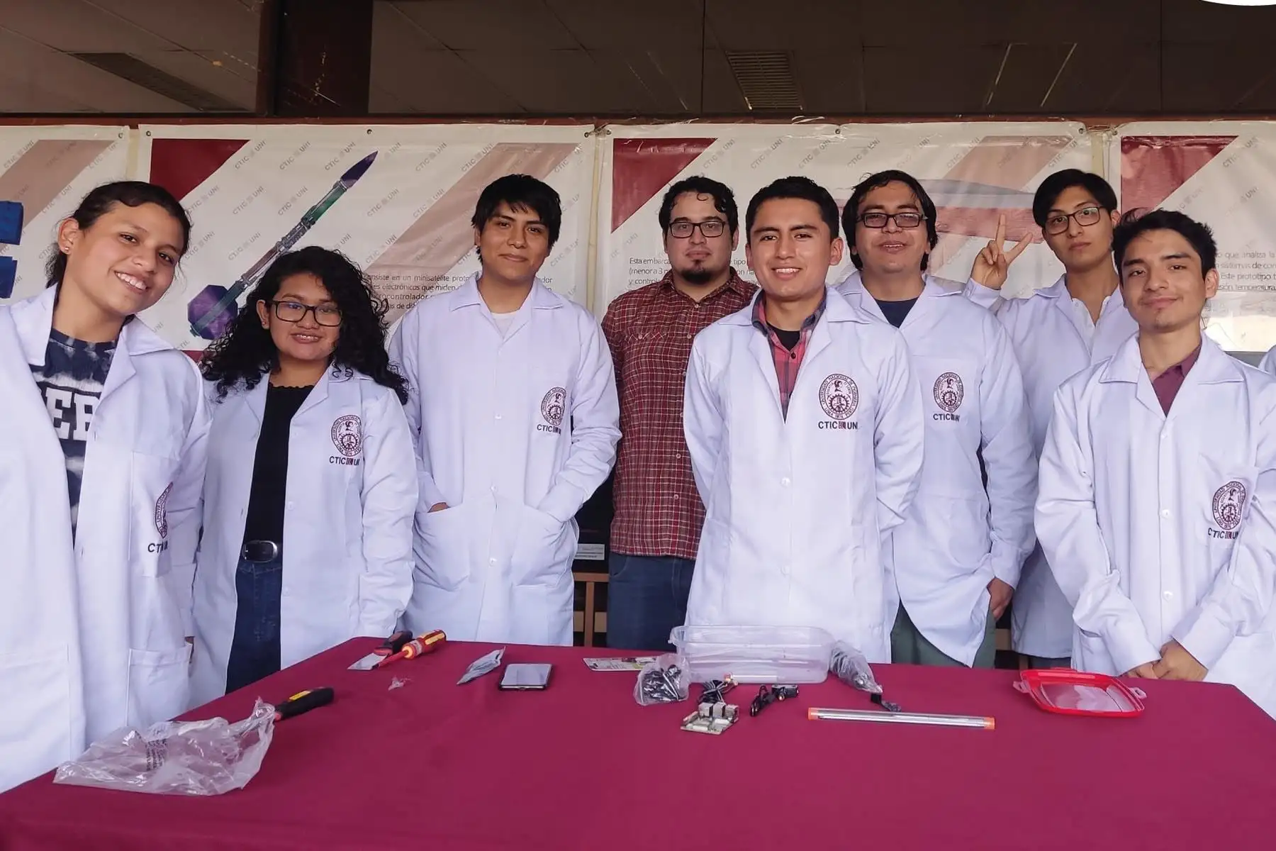 El nanosatélite Chasqui II que diseñaron es un cubo de aluminio de hasta 1 kg de peso.