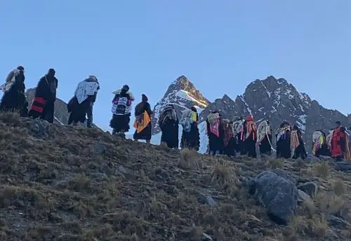 Así fue la imponente peregrinación al santuario del Señor de Qoyllur Riti en el nevado Colque Punku, en Cusco, que protagonizaron los representantes de la Nación Paucartambo. ANDINA/Percy Hurtado Santillán