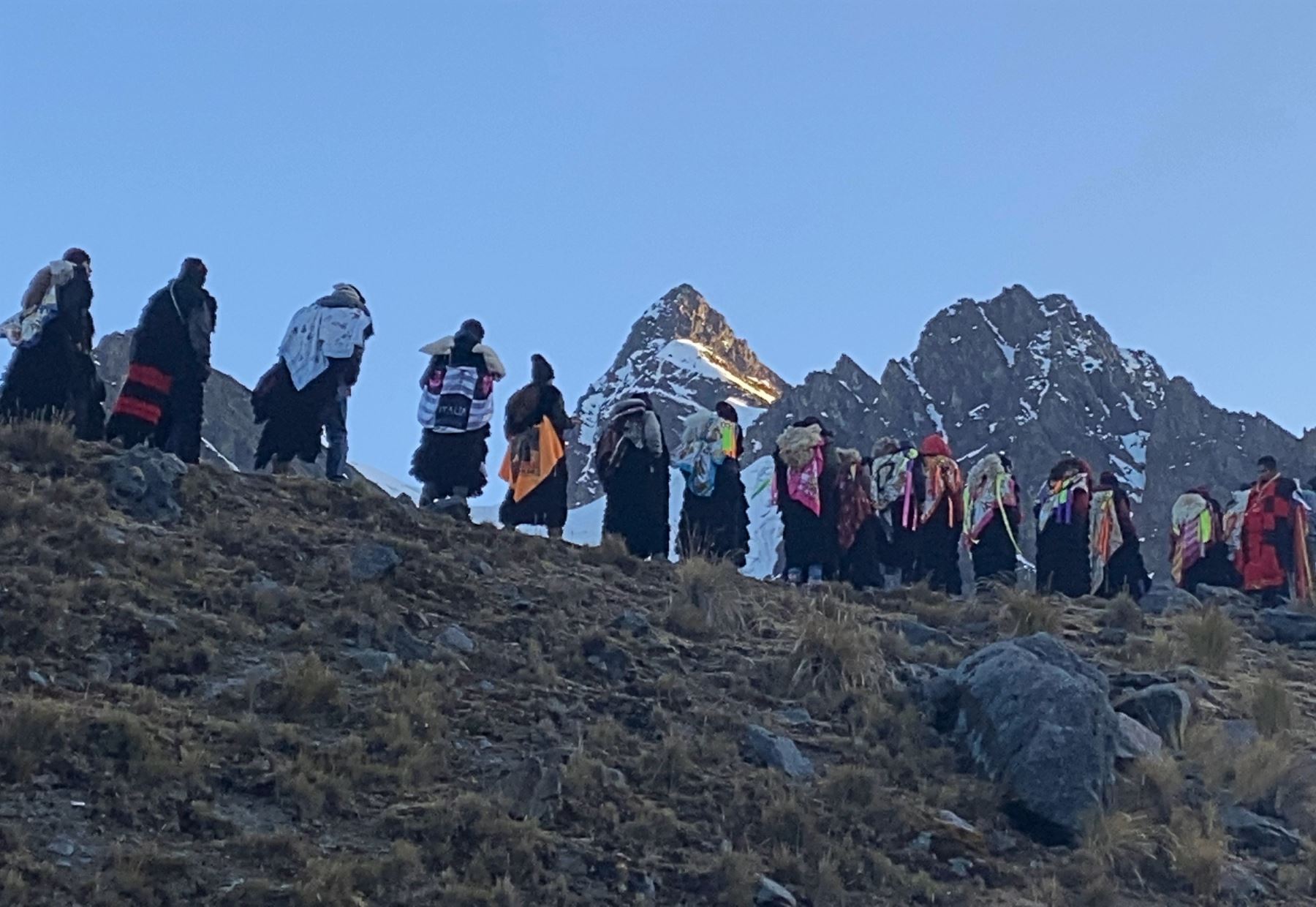 Así fue la imponente peregrinación al santuario del Señor de Qoyllur Riti en el nevado Colque Punku, en Cusco, que protagonizaron los representantes de la Nación Paucartambo. ANDINA/Percy Hurtado Santillán