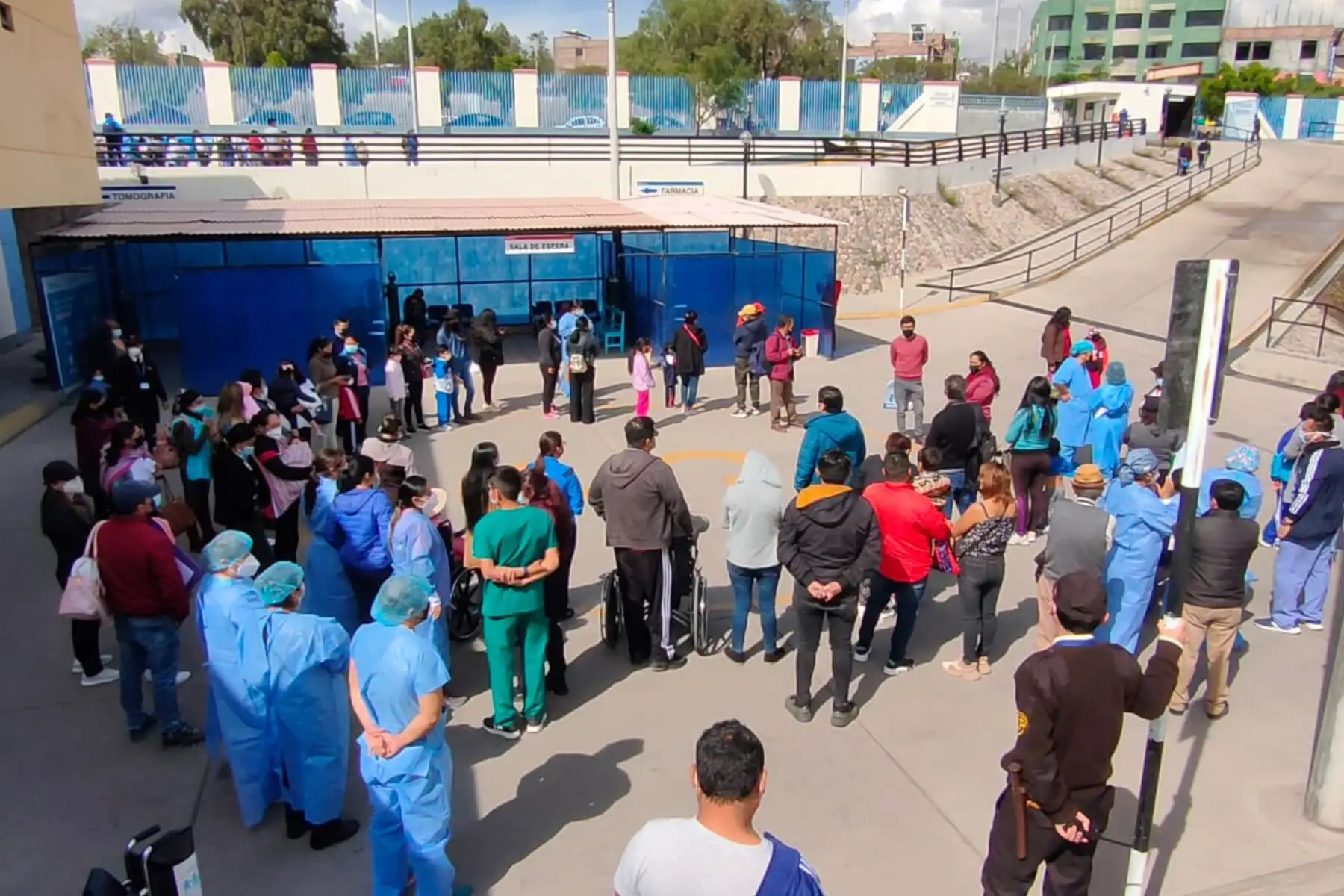 Pacientes y personal médico, participan en el Simulacro Nacional Multipeligro, en todos los hospitales de EsSalud. Foto: ANDINA/ EsSalud