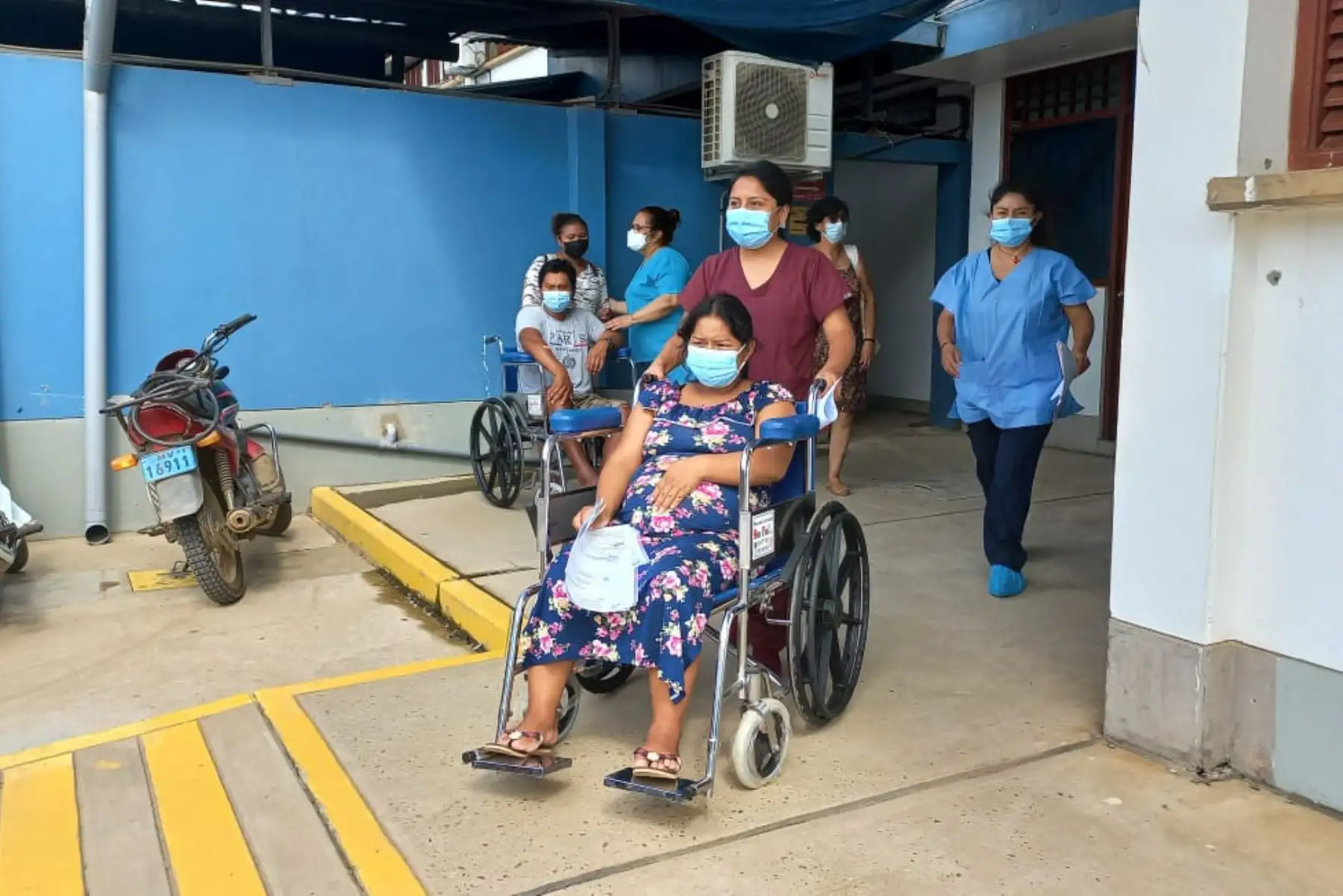 Pacientes y personal médico, participan en el Simulacro Nacional Multipeligro, en todos los hospitales de EsSalud. Foto: ANDINA/ EsSalud