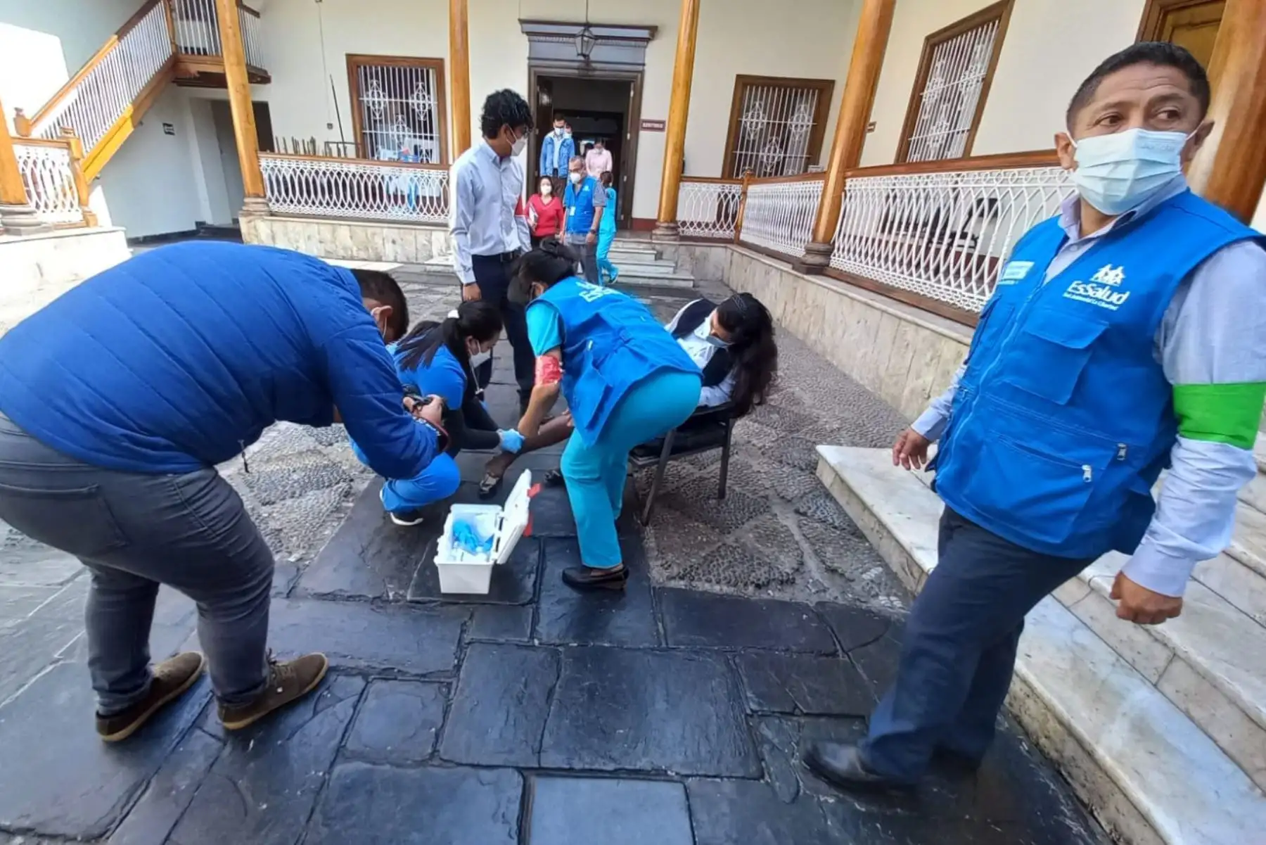 Pacientes y personal médico, participan en el Simulacro Nacional Multipeligro, en todos los hospitales de EsSalud. Foto: ANDINA/ EsSalud