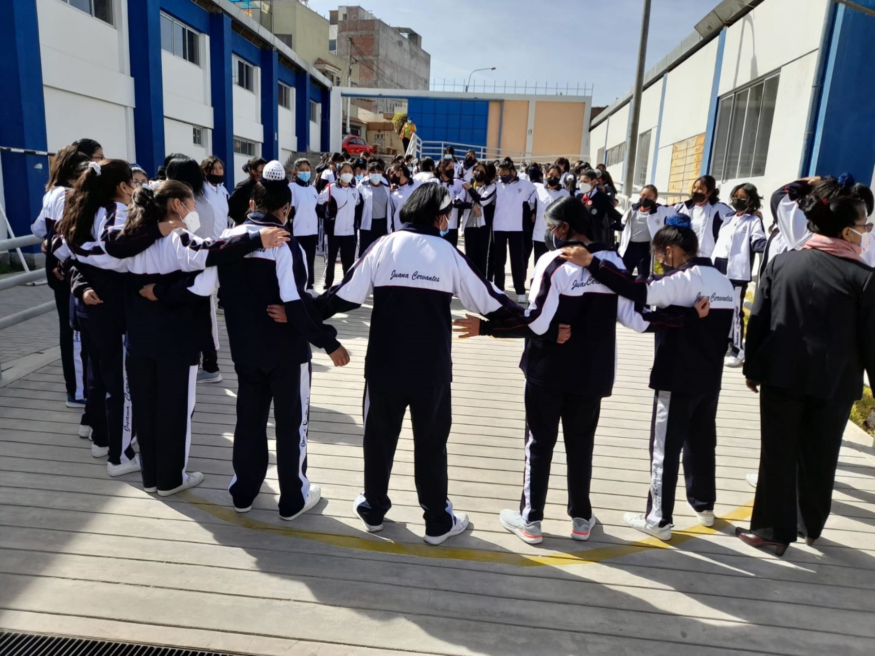 Escolares de Arequipa dieron el ejemplo y fueron los que más participaron del simulacro de sismo de esta mañana. En la jornada intervinieron también miembros del Ejército. ANDINA/Difusión