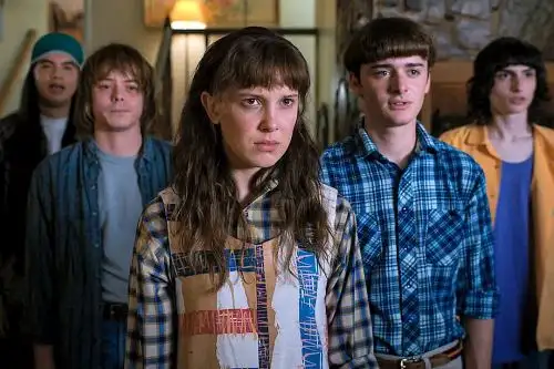 En lugar de contabilizar el número de espectadores de un programa, como la mayoría de cadenas de televisión, la compañía mide el número de horas que se reproducen los títulos de su plataforma. Foto: Netflix