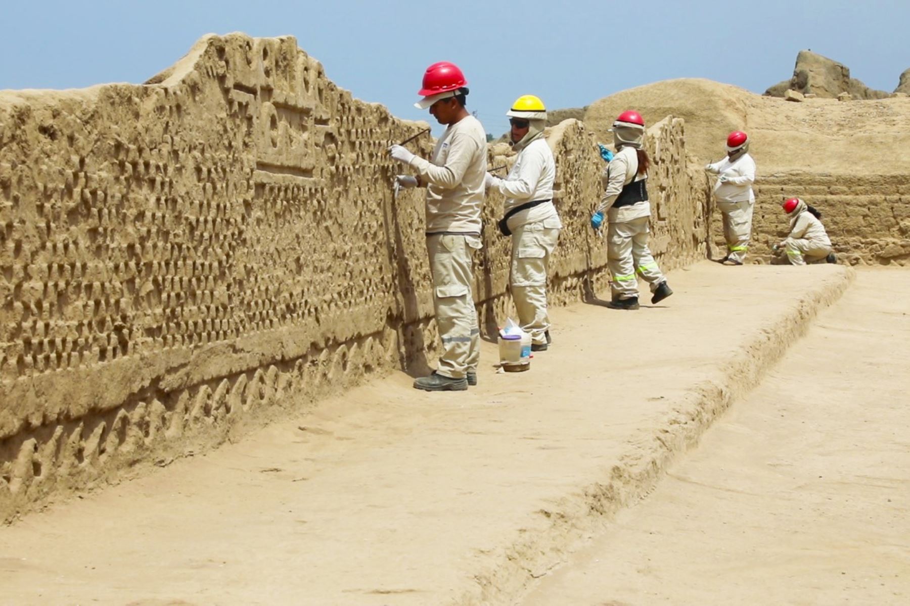 El Ministerio de Cultura ha destinado alrededor de 752,000 soles para restaurar 890 metros cuadrados del muro perimétrico del lado oeste de Chan Chan.
