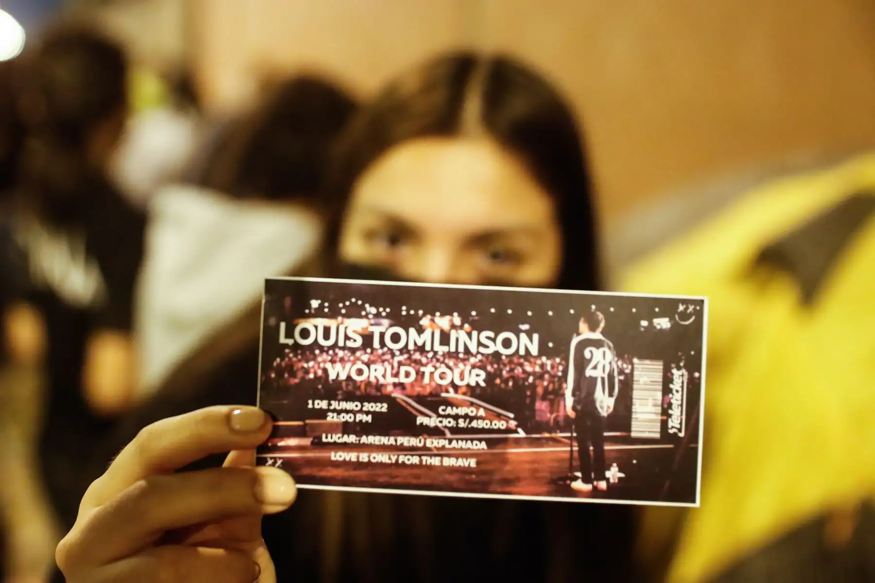 Seguidores del cantante Louis Tomlinson, acampan en los exteriores del Jockey Plaza a la espera del concierto que se realizará mañana en el Arena Perú, luego de agotar todos los boletos en tiempo récord, tanto en la preventa como en la venta general del evento.
Foto: ANDINA/Renato Pajuelo