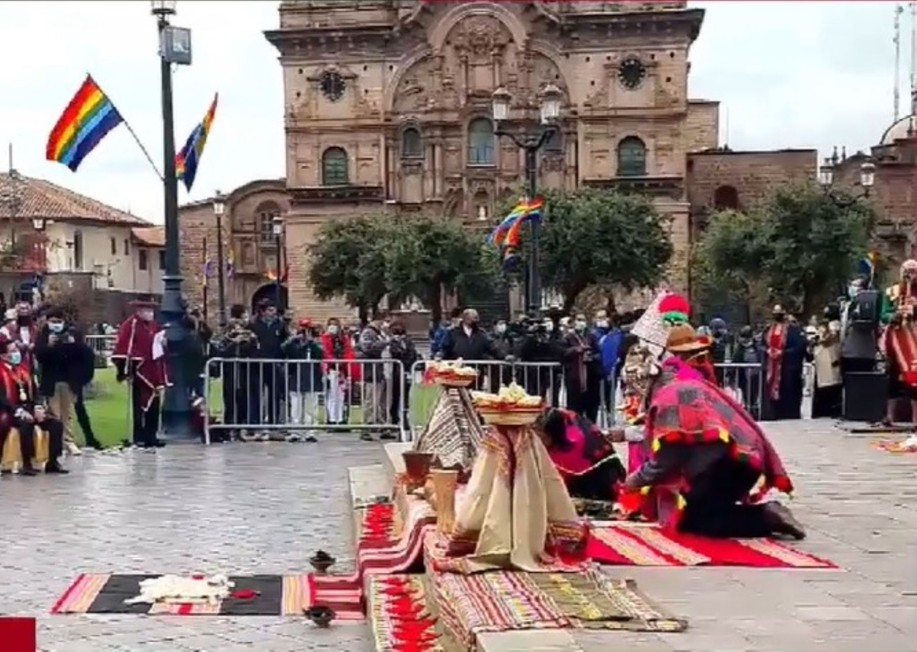 Con ofrenda a la Pachamama Cusco inició esta mañana actividades por su mes jubilar.