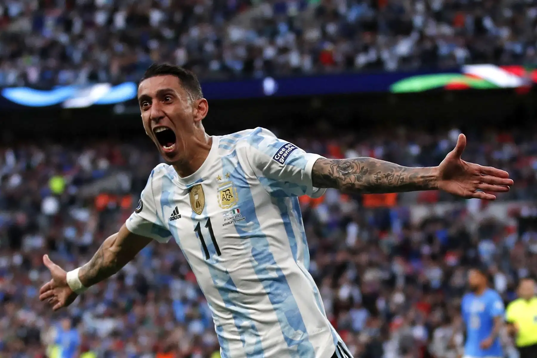 El mediocampista argentino Ángel Di María celebra después de marcar su segundo gol durante el partido de fútbol amistoso internacional 
