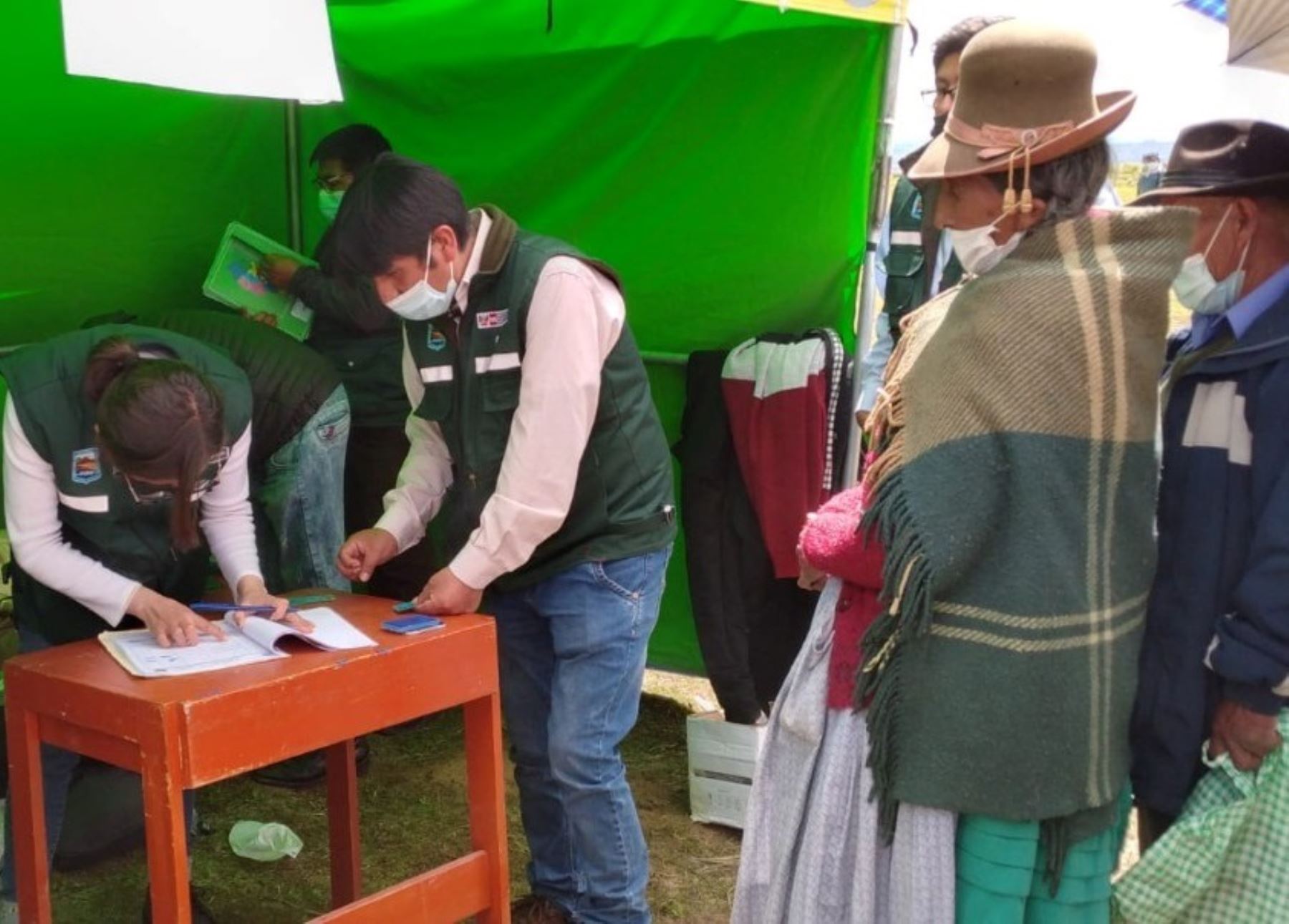 Midagri registra títulos de propiedad rural de pobladores quechuahablantes y aimaras de la región Puno.