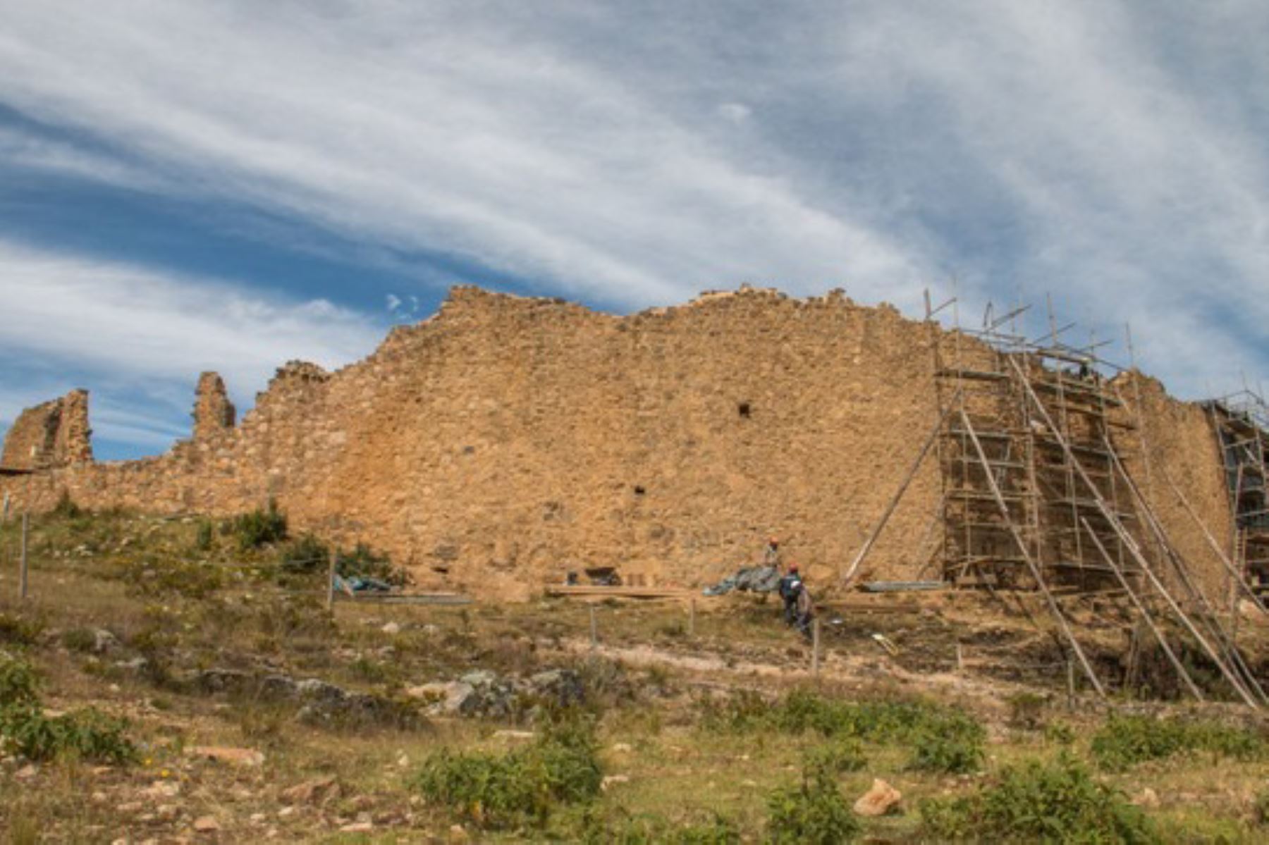El complejo arqueológico Marcahuamachuco se encuentra a 9 km de la ciudad de Huamachuco y a 3,650 metros de altura.