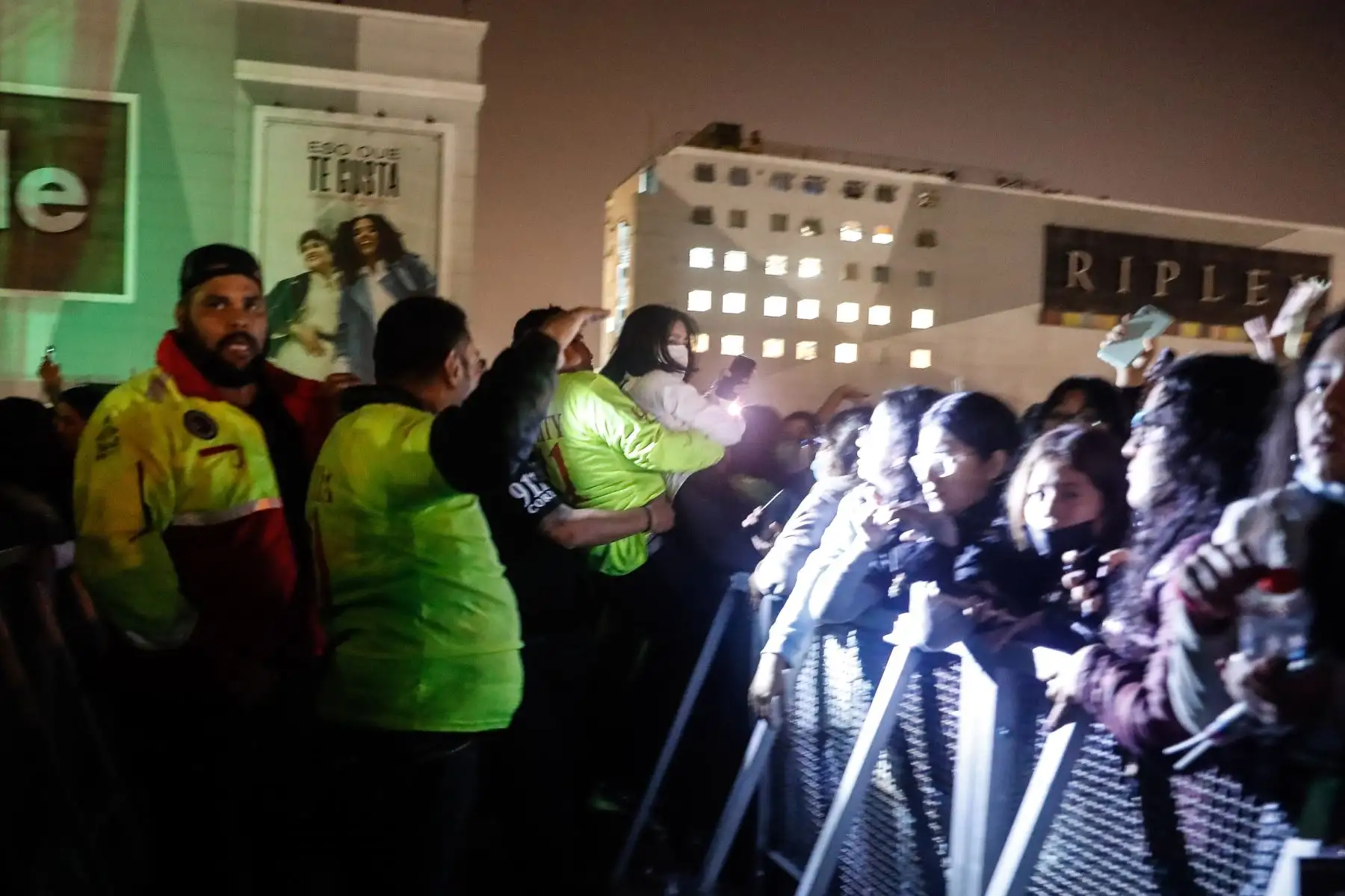 Así se vivió el concierto de la estrella británica Louis Tomlinson, exintegrante de One Direction, en el Arena Perú del Jockey. El ídolo juvenil realiza su primera gira mundial para presentar su álbum debut como solista "WALLS". Foto: ANDINA/Renato Pajuelo
