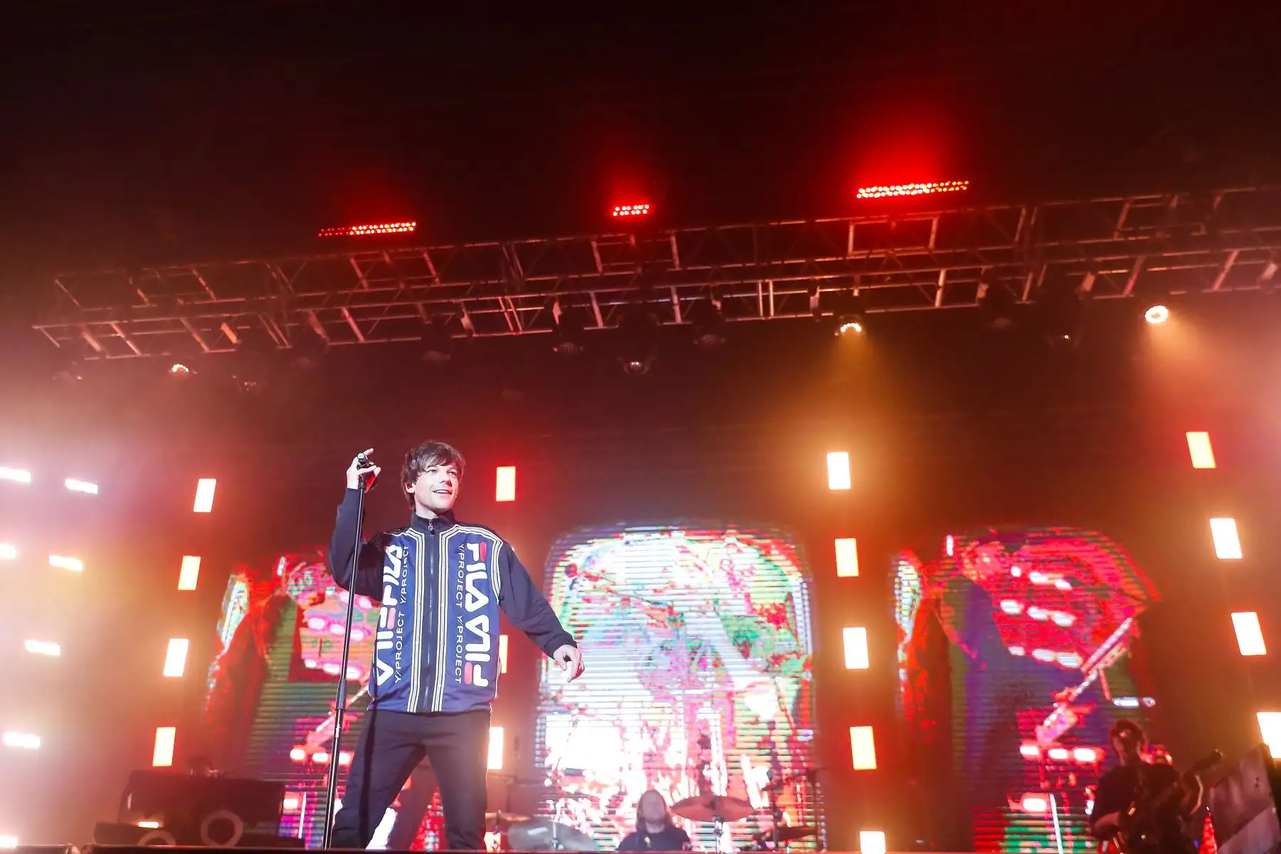 Así se vivió el concierto de la estrella británica Louis Tomlinson, exintegrante de One Direction, en el Arena Perú del Jockey. El ídolo juvenil realiza su primera gira mundial para presentar su álbum debut como solista "WALLS". Foto: ANDINA/Renato Pajuelo
