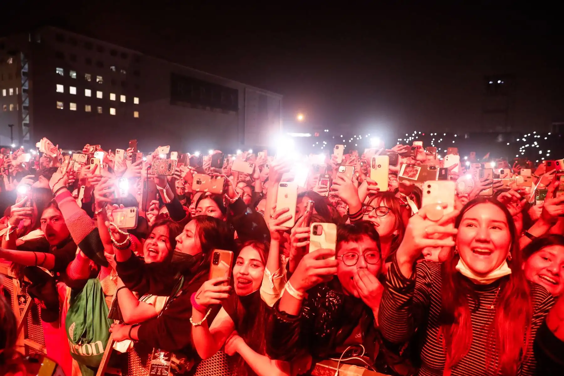 Así se vivió el concierto de la estrella británica Louis Tomlinson, exintegrante de One Direction, en el Arena Perú del Jockey. El ídolo juvenil realiza su primera gira mundial para presentar su álbum debut como solista "WALLS". Foto: ANDINA/Renato Pajuelo