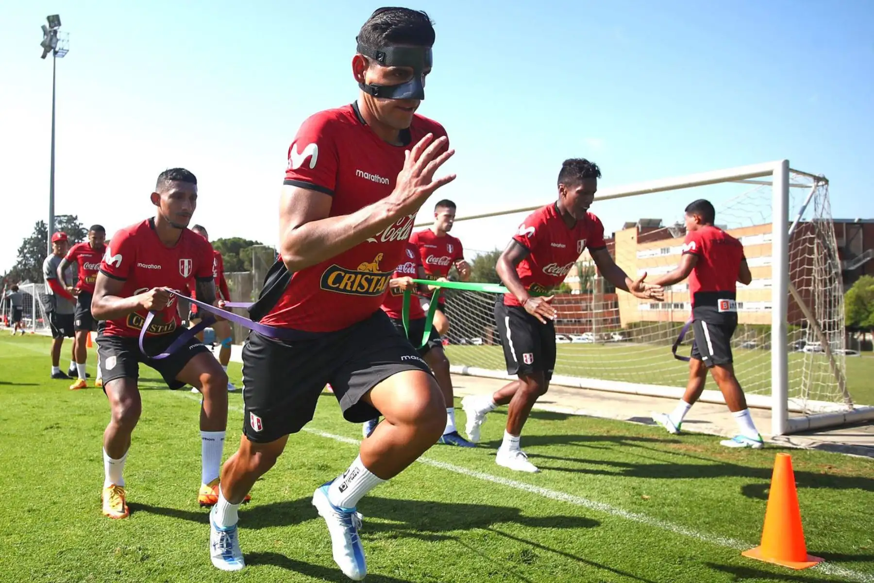 Futbolista Santiago Ormeño, de la selección peruana, durante un nuevo día de entrenamientos en el Centro de Alto Rendimiento Deportivo de San Cugat, en Barcelona. Foto: FPF Futbolista Santiago Ormeño, de la selección peruana, durante un nuevo día de entrenamientos en el Centro de Alto Rendimiento Deportivo de San Cugat, en Barcelona. Foto: FPF