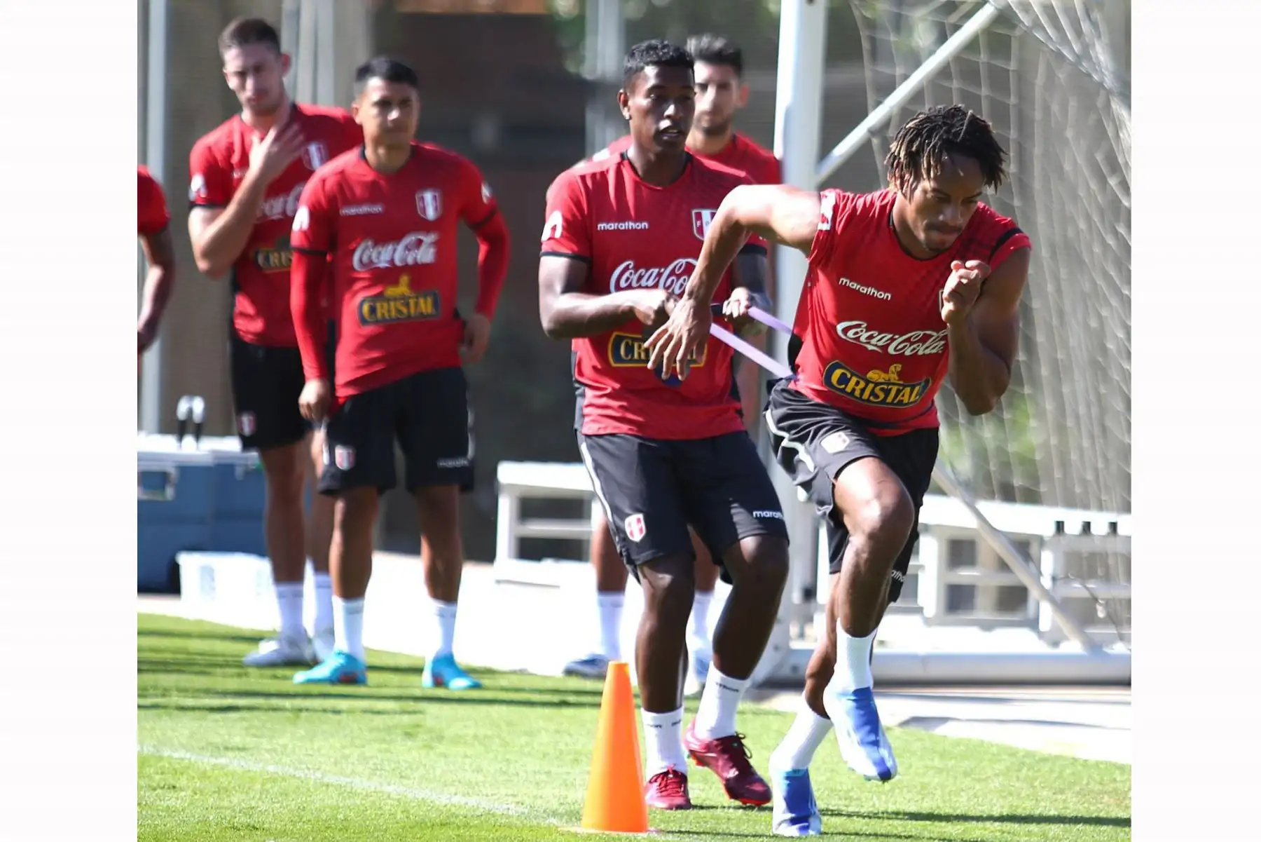 Futbolistas André Carrillo de la selección peruana, durante un nuevo día de entrenamientos en el Centro de Alto Rendimiento Deportivo de San Cugat, en Barcelona. Foto: FPF Futbolistas André Carrillo de la selección peruana, durante un nuevo día de entrenamientos en el Centro de Alto Rendimiento Deportivo de San Cugat, en Barcelona. Foto: FPF