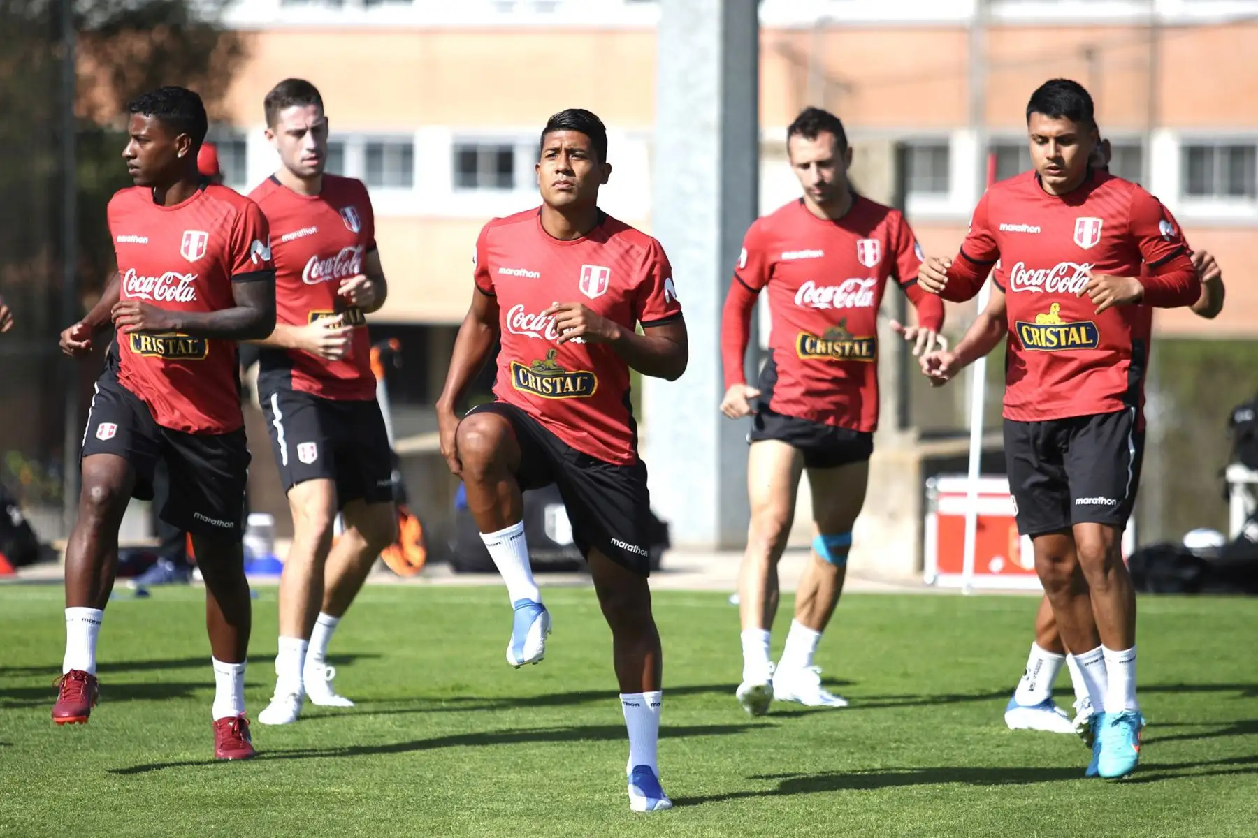 Futbolistas Miguel Araujo y Jairo Concha de la selección peruana, durante un nuevo día de entrenamientos en el Centro de Alto Rendimiento Deportivo de San Cugat, en Barcelona. Foto: FPF Futbolistas Miguel Araujo y Jairo Concha de la selección peruana, durante un nuevo día de entrenamientos en el Centro de Alto Rendimiento Deportivo de San Cugat, en Barcelona. Foto: FPF