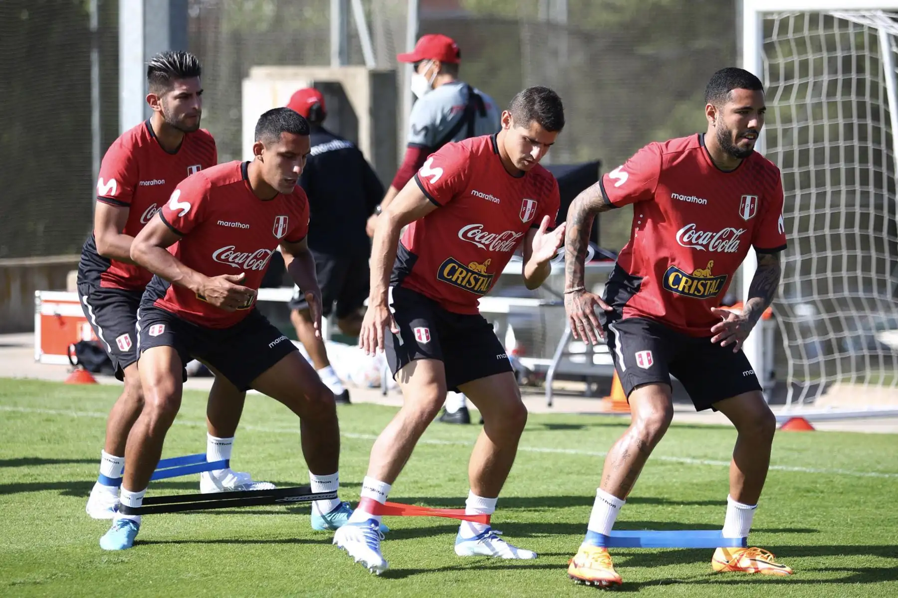 Futbolistas Carlos Zambrano, Alex Valera, Aldo Corzo y Sergio Peña de la selección peruana, durante un nuevo día de entrenamientos en el Centro de Alto Rendimiento Deportivo de San Cugat, en Barcelona. Foto: FPF Futbolistas Carlos Zambrano, Alex Valera, Aldo Corzo y Sergio Peña de la selección peruana, durante un nuevo día de entrenamientos en el Centro de Alto Rendimiento Deportivo de San Cugat, en Barcelona. Foto: FPF