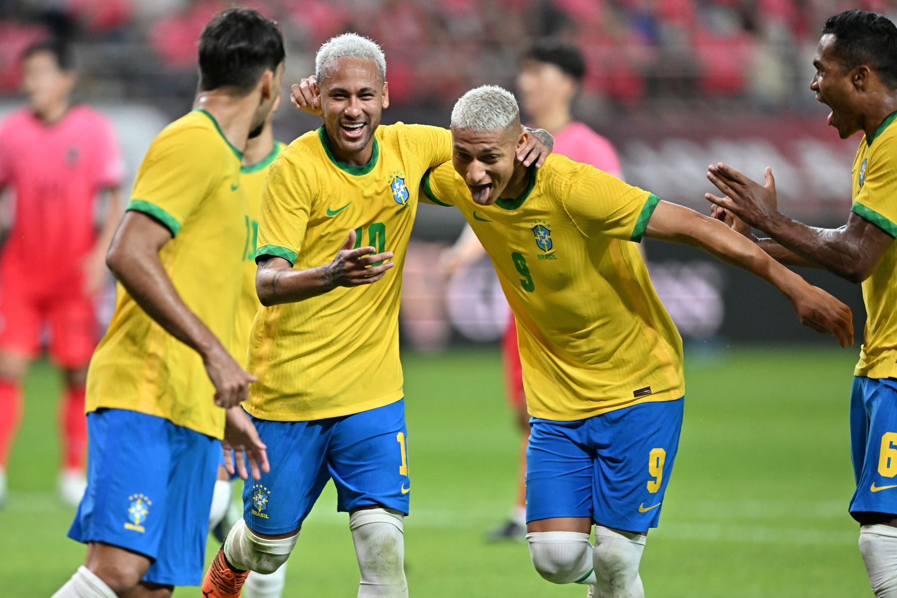 El delantero brasileño Neymar celebra su gol durante el partido amistoso de fútbol internacional entre Corea del Sur y Brasil en el Estadio de la Copa Mundial de Seúl en Seúl. Foto: AFP