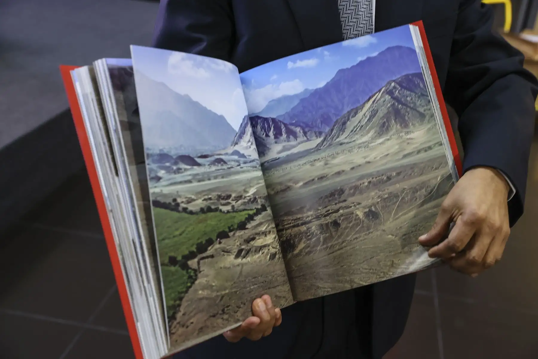 El Ministerio de Cultura entregó al Ministerio de Relaciones Exteriores 150 ejemplares del libro “Perú, Sitios del Patrimonio Mundial”. El objetivo es la difusión de los valores universales excepcionales del país en el exterior. Foto: ANDINA/Andrés Valle.