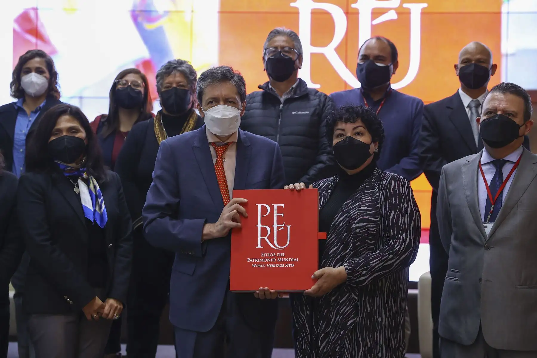 El Ministerio de Cultura entregó al Ministerio de Relaciones Exteriores 150 ejemplares del libro “Perú, Sitios del Patrimonio Mundial”. El objetivo es la difusión de los valores universales excepcionales del país en el exterior. Foto: ANDINA/Andrés Valle.