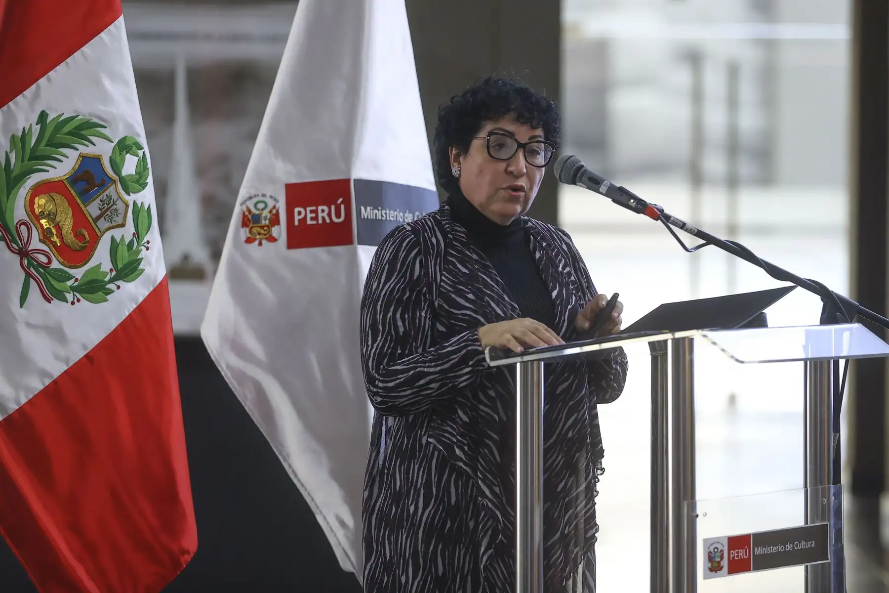 El Ministerio de Cultura entregó al Ministerio de Relaciones Exteriores 150 ejemplares del libro “Perú, Sitios del Patrimonio Mundial”. El objetivo es la difusión de los valores universales excepcionales del país en el exterior. Foto: ANDINA/Andrés Valle.