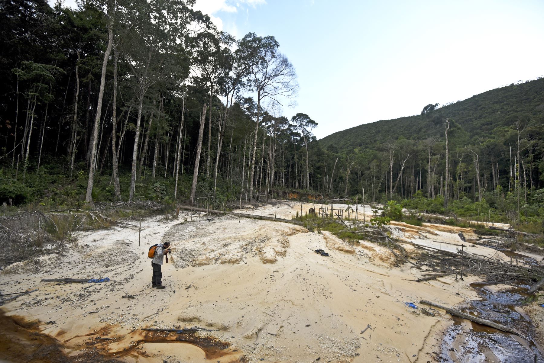 Con respecto a 2020, el área contaminada por la extracción ilegal de oro fue prácticamente igual a la del año pasado. Foto: AFP