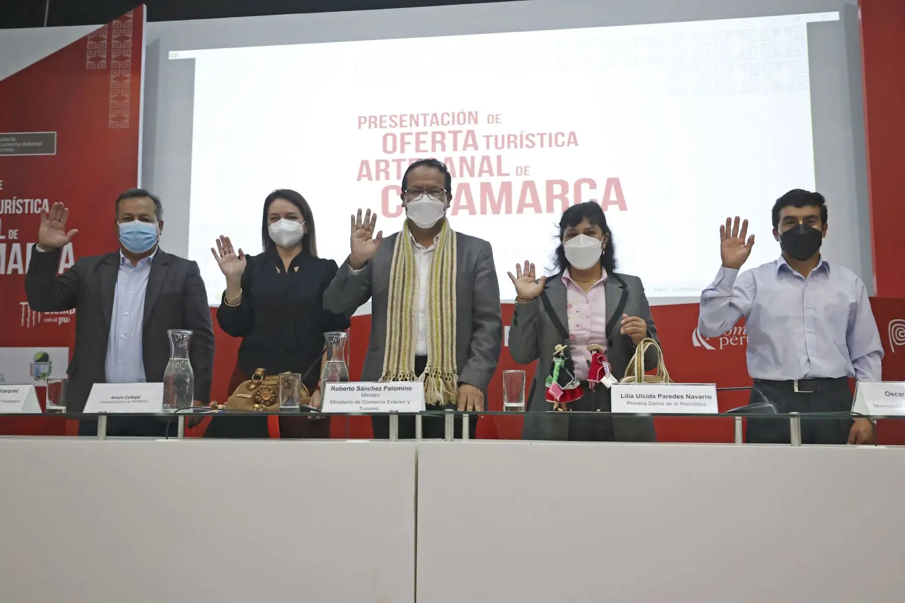 La Primera Dama, Lilia Paredes, asistió hoy a la feria artesanal y gastronómica de la región Cajamarca organizada por el Ministerio de Comercio Exterior y Turismo (Mincetur). Foto: ANDINA/Difusión