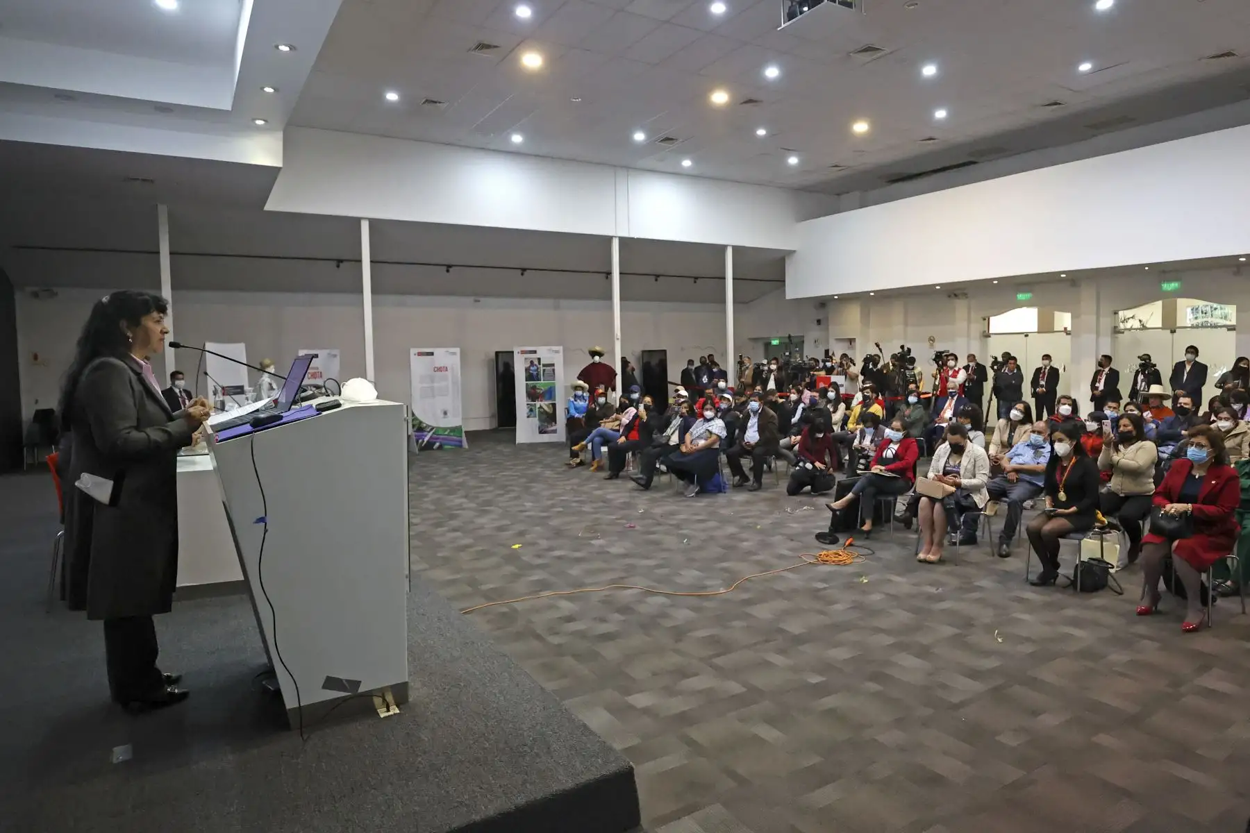 La Primera Dama, Lilia Paredes, asistió hoy a la feria artesanal y gastronómica de la región Cajamarca organizada por el Ministerio de Comercio Exterior y Turismo (Mincetur). Foto: ANDINA/Difusión