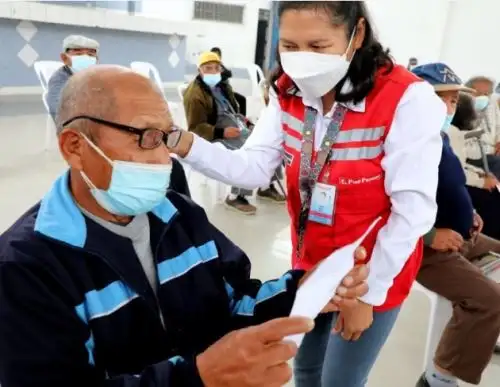 Programa Pensión 65 entregará lentes de lectura a 500,000 adultos mayores de diversas regiones del país. ANDINA/Difusión