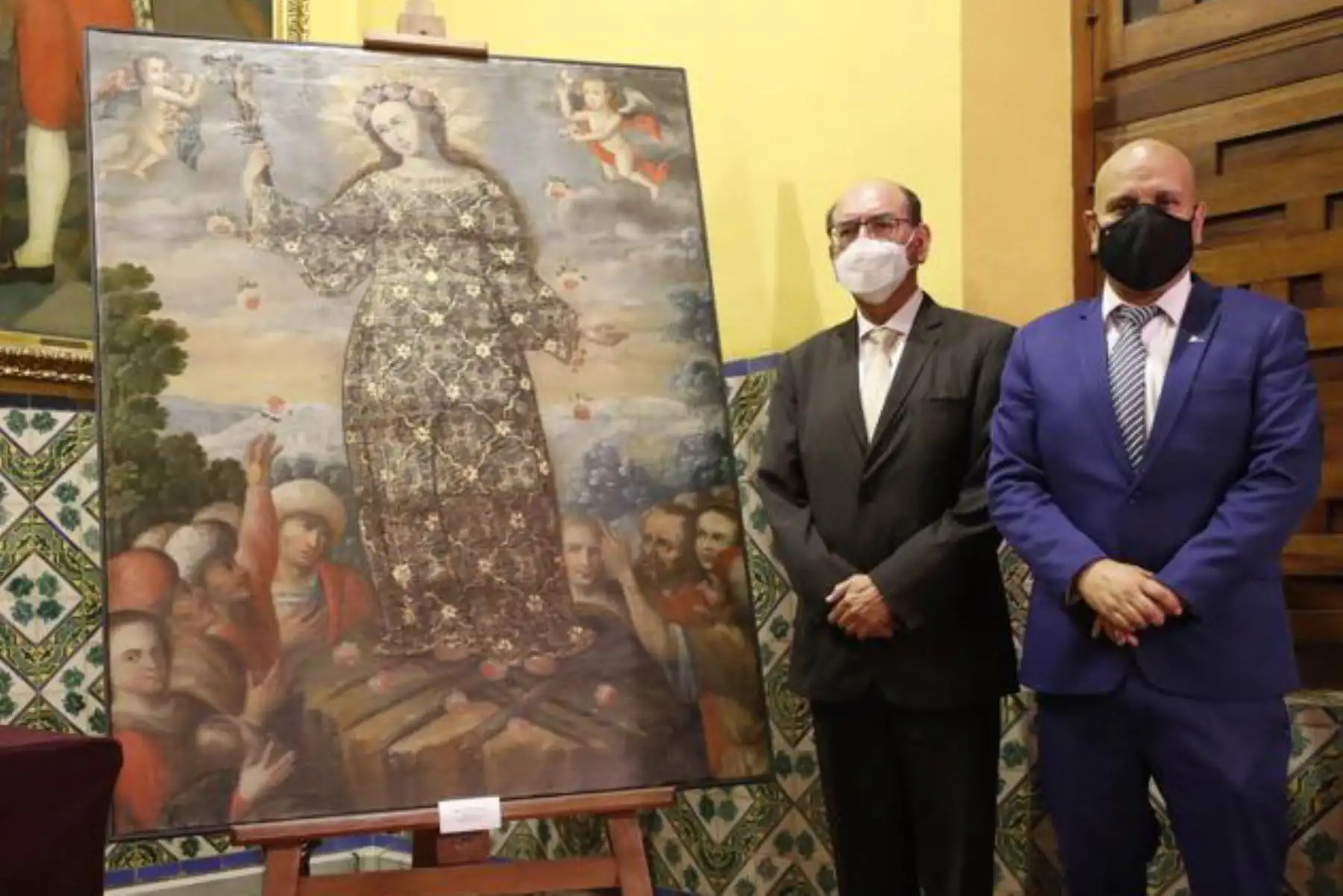 Entras las piezas figura la pintura de Santa Rosa de Viterbo, que fue sustraída del Monasterio de Santa Catalina del Cusco. También manuscritos de los siglos XVI, XVIII y XIX. Foto: ANDINA/ Ministerio de Cultura