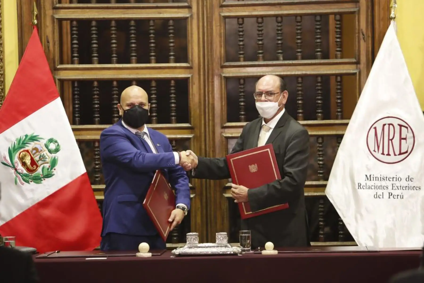 El ministro de Cultura, Alejandro Salas Zegarra, recibió un total de 79 bienes culturales de gran importancia, repatriados de diversos países, por parte del Ministerio de Relaciones Exteriores.  Foto: ANDINA/ Ministerio de Cultura