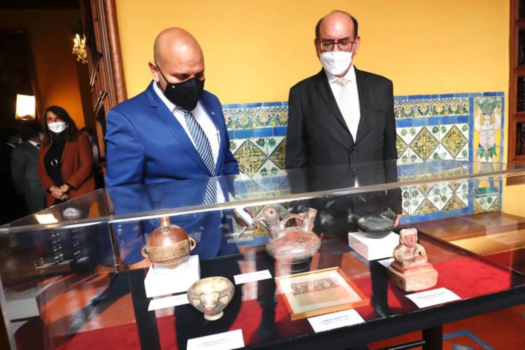 Entre los bienes arqueológicos, se recibieron vistosos ceramios, atractivas piezas de orfebrería y textiles prehispánicos que sobresalen por su policromía y diseño, pertenecientes a las culturas, Moche, Nazca, Chimú, Chancay, Huaral, Inca, etc. Foto: ANDINA/ Ministerio de Cultura