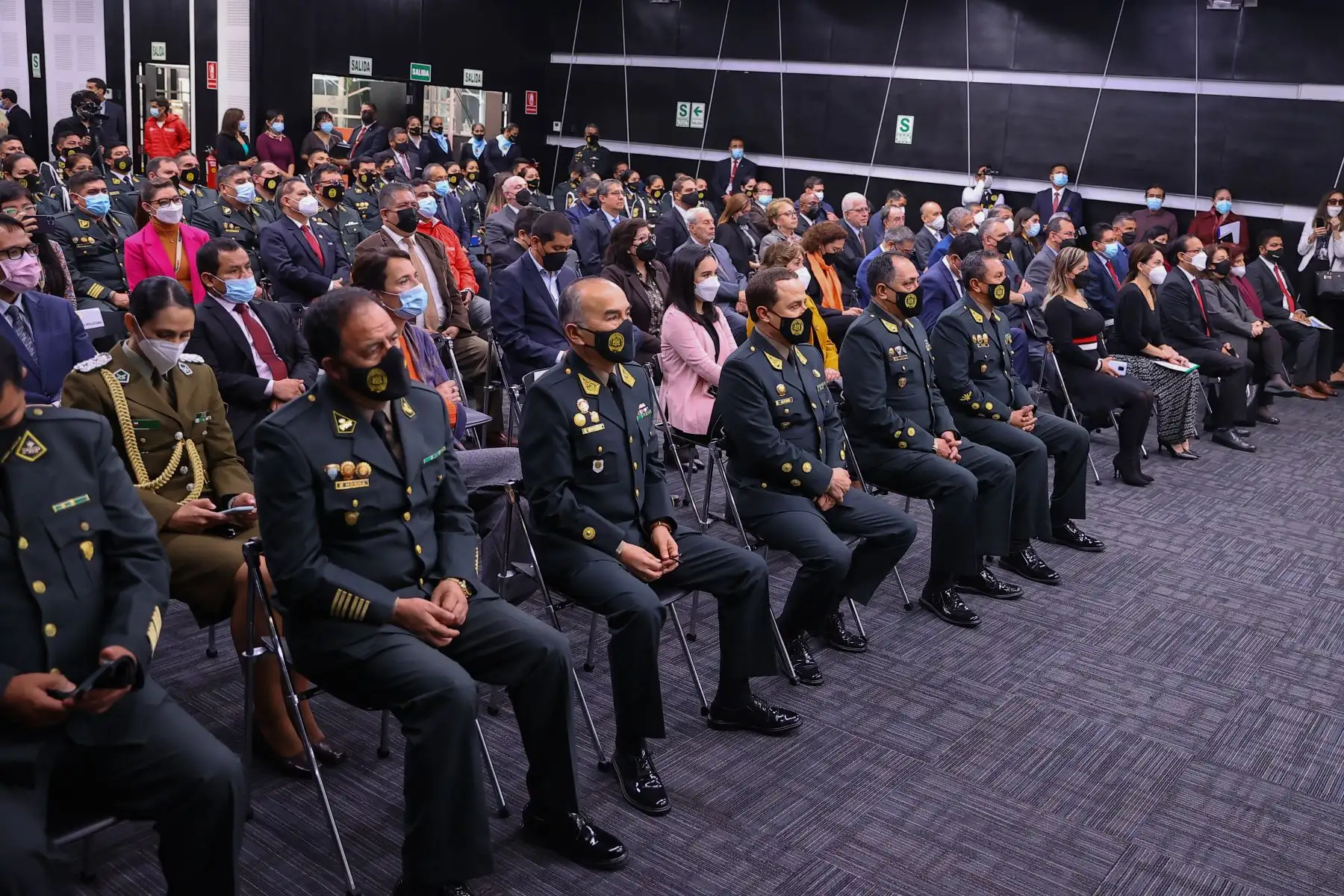 El Ministro de Comercio Exterior y Turismo, Roberto Sánchez; junto a la viceministra de turismo, Isabel Álvarez participan de la ceremonia de reconocimiento a los efectivos policiales de la División de Turismo a nivel nacional, quienes han mostrado una labor destacada en beneficio de la actividad turística. Foto: ANDINA/ Andrés Valle